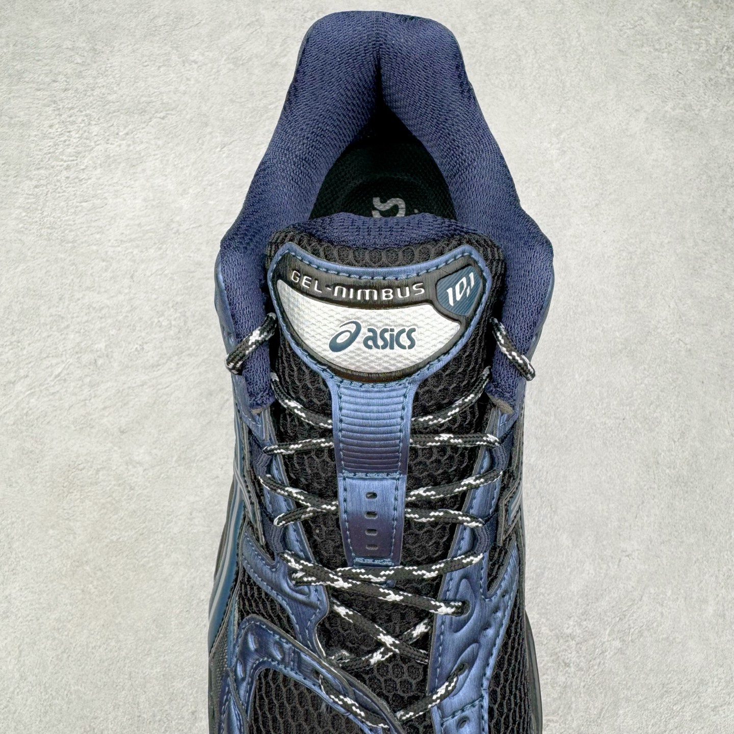 图片[5]-＃Lw纯原 ASICS Gel-Nimbus 10.1 亚瑟士雨云10.1代系列轻量缓震休闲运动跑步鞋 近年来，运动鞋市场迎来了一个新的设计潮流：通过融合艺术与技术，赋予运动鞋更多的时尚元素和创新设计。作为市场中的领导者之一，ASICS（亚瑟士）一向以其技术创新和卓越的鞋款设计著称。而另一个前卫的实验鞋类品牌EMPTY BEHAVIOR，以其非凡的创意和探索，尤其对未来主义和非传统材料的热情撞击，从业界中脱颖而出。两者的合作，以推出特别版的GEL-NIMBUS™ 10.1鞋款——主题为“EVEN MY SHOE IS ART”为标志，为运动鞋设计涉入一个全新的高度。尺码：36 37 37.5 38 39 39.5 40.5 41.5 42 42.5 43.5 44 44.5 45 46-选品中心