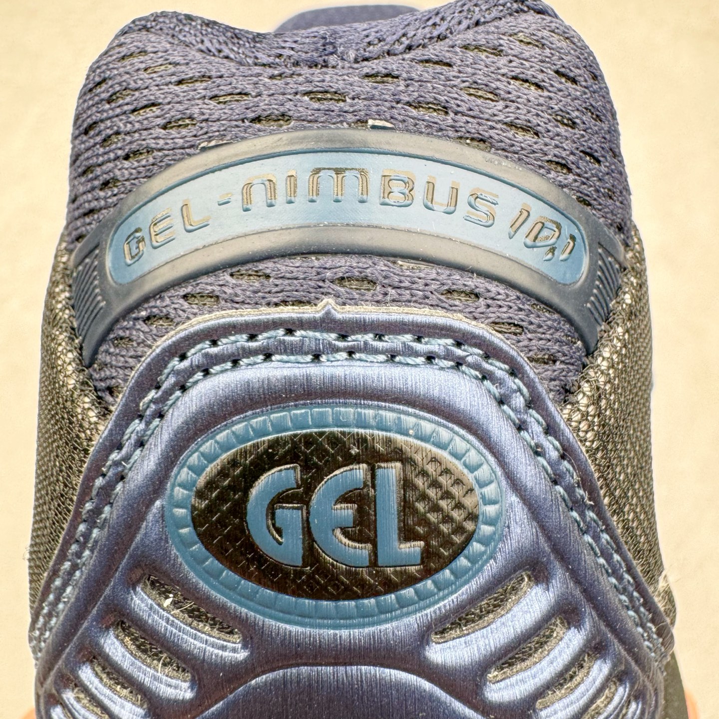 图片[12]-＃Lw纯原 ASICS Gel-Nimbus 10.1 亚瑟士雨云10.1代系列轻量缓震休闲运动跑步鞋 近年来，运动鞋市场迎来了一个新的设计潮流：通过融合艺术与技术，赋予运动鞋更多的时尚元素和创新设计。作为市场中的领导者之一，ASICS（亚瑟士）一向以其技术创新和卓越的鞋款设计著称。而另一个前卫的实验鞋类品牌EMPTY BEHAVIOR，以其非凡的创意和探索，尤其对未来主义和非传统材料的热情撞击，从业界中脱颖而出。两者的合作，以推出特别版的GEL-NIMBUS™ 10.1鞋款——主题为“EVEN MY SHOE IS ART”为标志，为运动鞋设计涉入一个全新的高度。尺码：36 37 37.5 38 39 39.5 40.5 41.5 42 42.5 43.5 44 44.5 45 46-选品中心