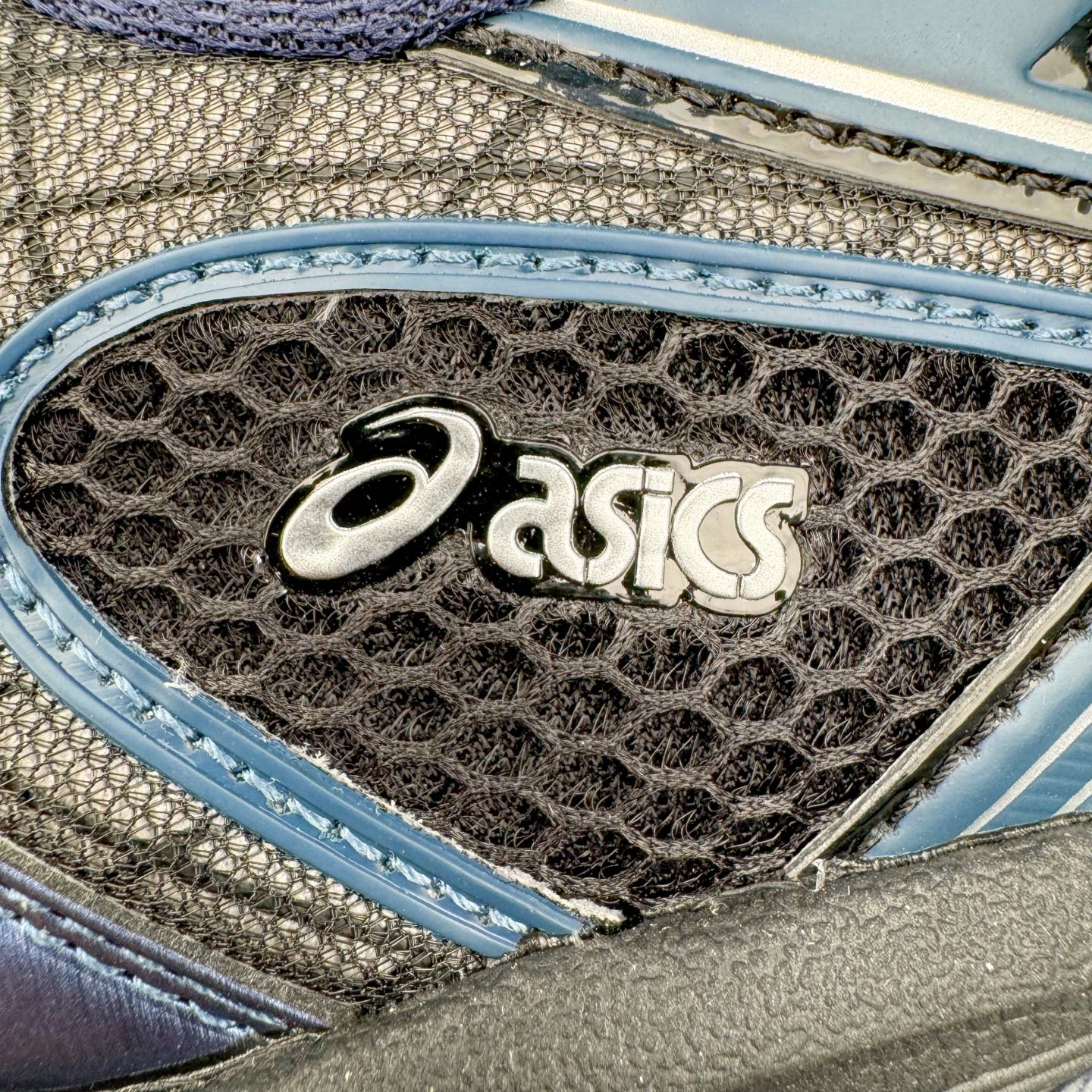 图片[16]-＃Lw纯原 ASICS Gel-Nimbus 10.1 亚瑟士雨云10.1代系列轻量缓震休闲运动跑步鞋 近年来，运动鞋市场迎来了一个新的设计潮流：通过融合艺术与技术，赋予运动鞋更多的时尚元素和创新设计。作为市场中的领导者之一，ASICS（亚瑟士）一向以其技术创新和卓越的鞋款设计著称。而另一个前卫的实验鞋类品牌EMPTY BEHAVIOR，以其非凡的创意和探索，尤其对未来主义和非传统材料的热情撞击，从业界中脱颖而出。两者的合作，以推出特别版的GEL-NIMBUS™ 10.1鞋款——主题为“EVEN MY SHOE IS ART”为标志，为运动鞋设计涉入一个全新的高度。尺码：36 37 37.5 38 39 39.5 40.5 41.5 42 42.5 43.5 44 44.5 45 46-选品中心