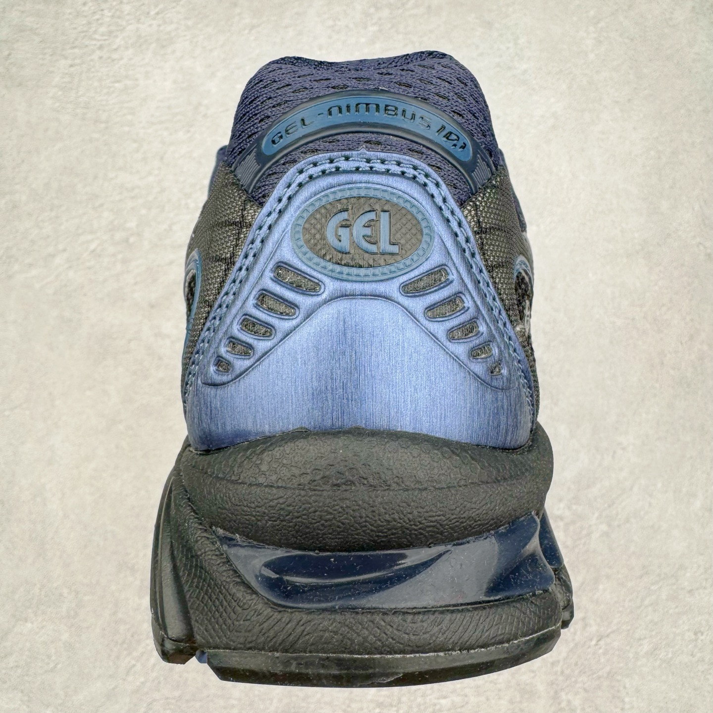 图片[8]-＃Lw纯原 ASICS Gel-Nimbus 10.1 亚瑟士雨云10.1代系列轻量缓震休闲运动跑步鞋 近年来，运动鞋市场迎来了一个新的设计潮流：通过融合艺术与技术，赋予运动鞋更多的时尚元素和创新设计。作为市场中的领导者之一，ASICS（亚瑟士）一向以其技术创新和卓越的鞋款设计著称。而另一个前卫的实验鞋类品牌EMPTY BEHAVIOR，以其非凡的创意和探索，尤其对未来主义和非传统材料的热情撞击，从业界中脱颖而出。两者的合作，以推出特别版的GEL-NIMBUS™ 10.1鞋款——主题为“EVEN MY SHOE IS ART”为标志，为运动鞋设计涉入一个全新的高度。尺码：36 37 37.5 38 39 39.5 40.5 41.5 42 42.5 43.5 44 44.5 45 46-选品中心