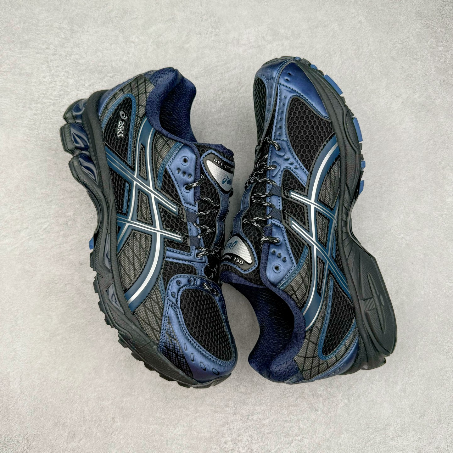 图片[3]-＃Lw纯原 ASICS Gel-Nimbus 10.1 亚瑟士雨云10.1代系列轻量缓震休闲运动跑步鞋 近年来，运动鞋市场迎来了一个新的设计潮流：通过融合艺术与技术，赋予运动鞋更多的时尚元素和创新设计。作为市场中的领导者之一，ASICS（亚瑟士）一向以其技术创新和卓越的鞋款设计著称。而另一个前卫的实验鞋类品牌EMPTY BEHAVIOR，以其非凡的创意和探索，尤其对未来主义和非传统材料的热情撞击，从业界中脱颖而出。两者的合作，以推出特别版的GEL-NIMBUS™ 10.1鞋款——主题为“EVEN MY SHOE IS ART”为标志，为运动鞋设计涉入一个全新的高度。尺码：36 37 37.5 38 39 39.5 40.5 41.5 42 42.5 43.5 44 44.5 45 46-选品中心