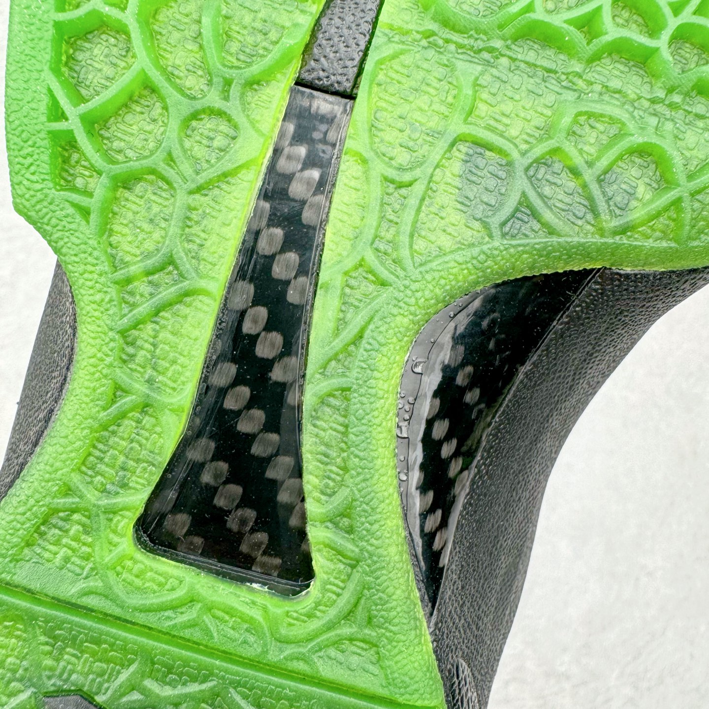 图片[18]-＃GX纯原 NK Zoom Kobe 6 Protro 科比六代 莱斯高中 黑金绿 446442-301 完美复刻公司货 前掌超大Zoom Turbo气垫 后掌EVA缓震 真正的原汁原味 还原ZP脚感 全身鞋材卡料色独家定制 唯一正确喷漆工艺Swoosh 正确凹凸蛇鳞工艺 正确鞋面渐变效果 内全置真动飞态线 独立原厂模具 最大尺码达到48.5码 首批不拼图大几率过验 亲测已过 支持各种高强度实战 无需担心 上脚价 补货周期极长 脚宽建议买大半码 科比系列前掌偏窄 不影响二次销售 支持七天无理由退换 尺码：40 40.5 41 42 42.5 43 44 44.5 45 45.5 46 47.5 48.5 49.6 50.5-选品中心