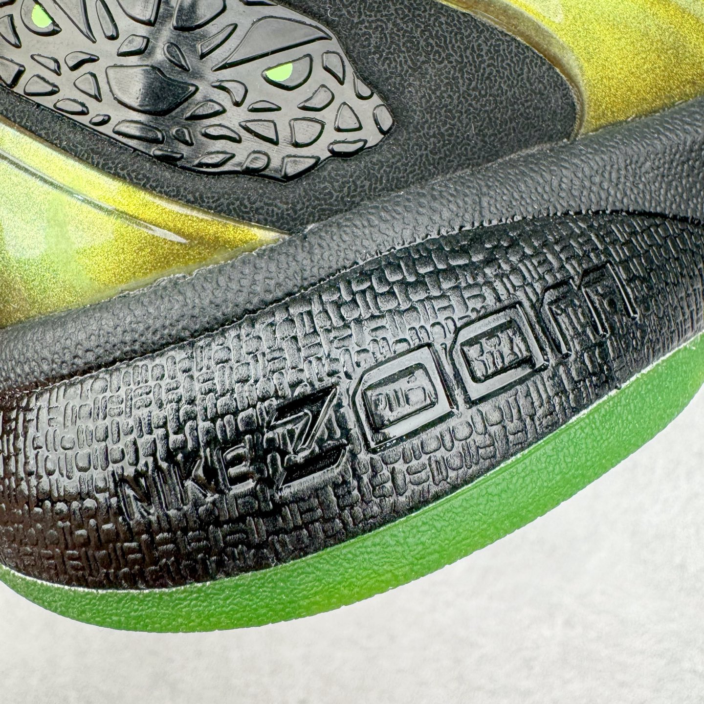 图片[17]-＃GX纯原 NK Zoom Kobe 6 Protro 科比六代 莱斯高中 黑金绿 446442-301 完美复刻公司货 前掌超大Zoom Turbo气垫 后掌EVA缓震 真正的原汁原味 还原ZP脚感 全身鞋材卡料色独家定制 唯一正确喷漆工艺Swoosh 正确凹凸蛇鳞工艺 正确鞋面渐变效果 内全置真动飞态线 独立原厂模具 最大尺码达到48.5码 首批不拼图大几率过验 亲测已过 支持各种高强度实战 无需担心 上脚价 补货周期极长 脚宽建议买大半码 科比系列前掌偏窄 不影响二次销售 支持七天无理由退换 尺码：40 40.5 41 42 42.5 43 44 44.5 45 45.5 46 47.5 48.5 49.6 50.5-选品中心
