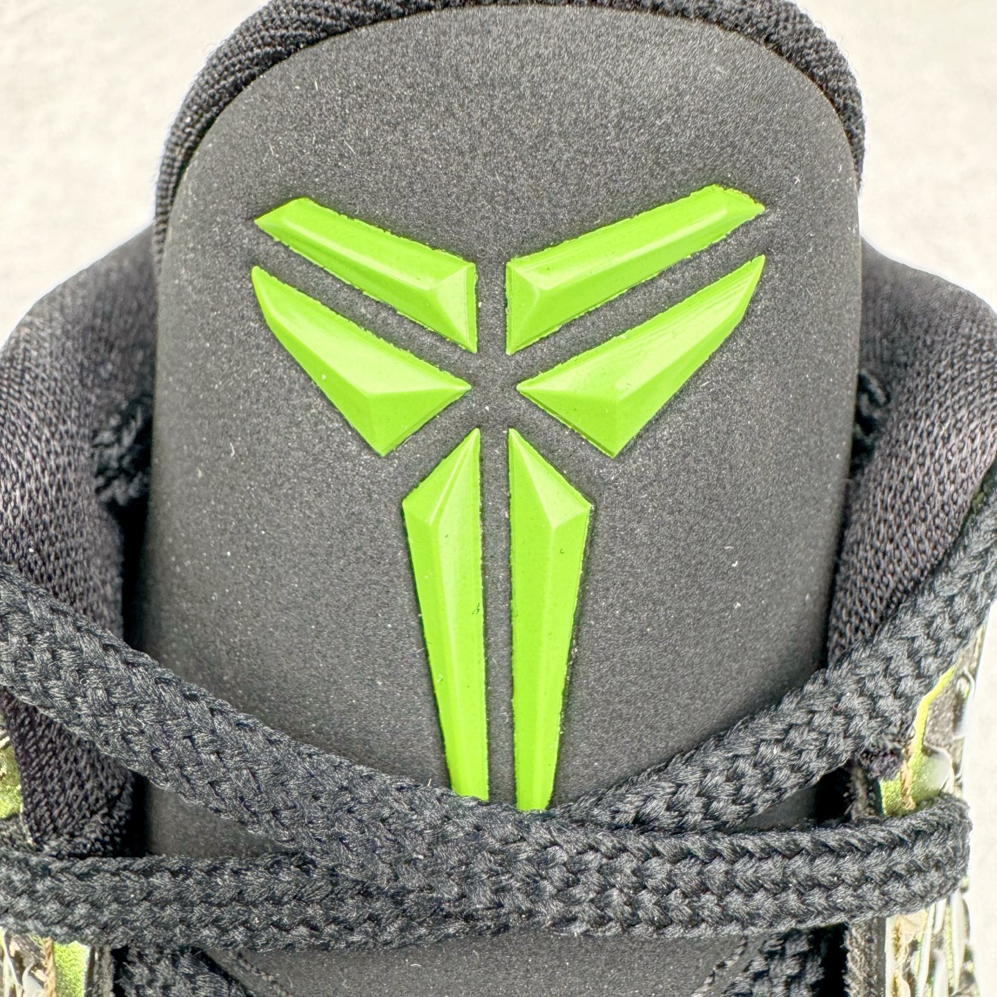 图片[13]-＃GX纯原 NK Zoom Kobe 6 Protro 科比六代 莱斯高中 黑金绿 446442-301 完美复刻公司货 前掌超大Zoom Turbo气垫 后掌EVA缓震 真正的原汁原味 还原ZP脚感 全身鞋材卡料色独家定制 唯一正确喷漆工艺Swoosh 正确凹凸蛇鳞工艺 正确鞋面渐变效果 内全置真动飞态线 独立原厂模具 最大尺码达到48.5码 首批不拼图大几率过验 亲测已过 支持各种高强度实战 无需担心 上脚价 补货周期极长 脚宽建议买大半码 科比系列前掌偏窄 不影响二次销售 支持七天无理由退换 尺码：40 40.5 41 42 42.5 43 44 44.5 45 45.5 46 47.5 48.5 49.6 50.5-选品中心