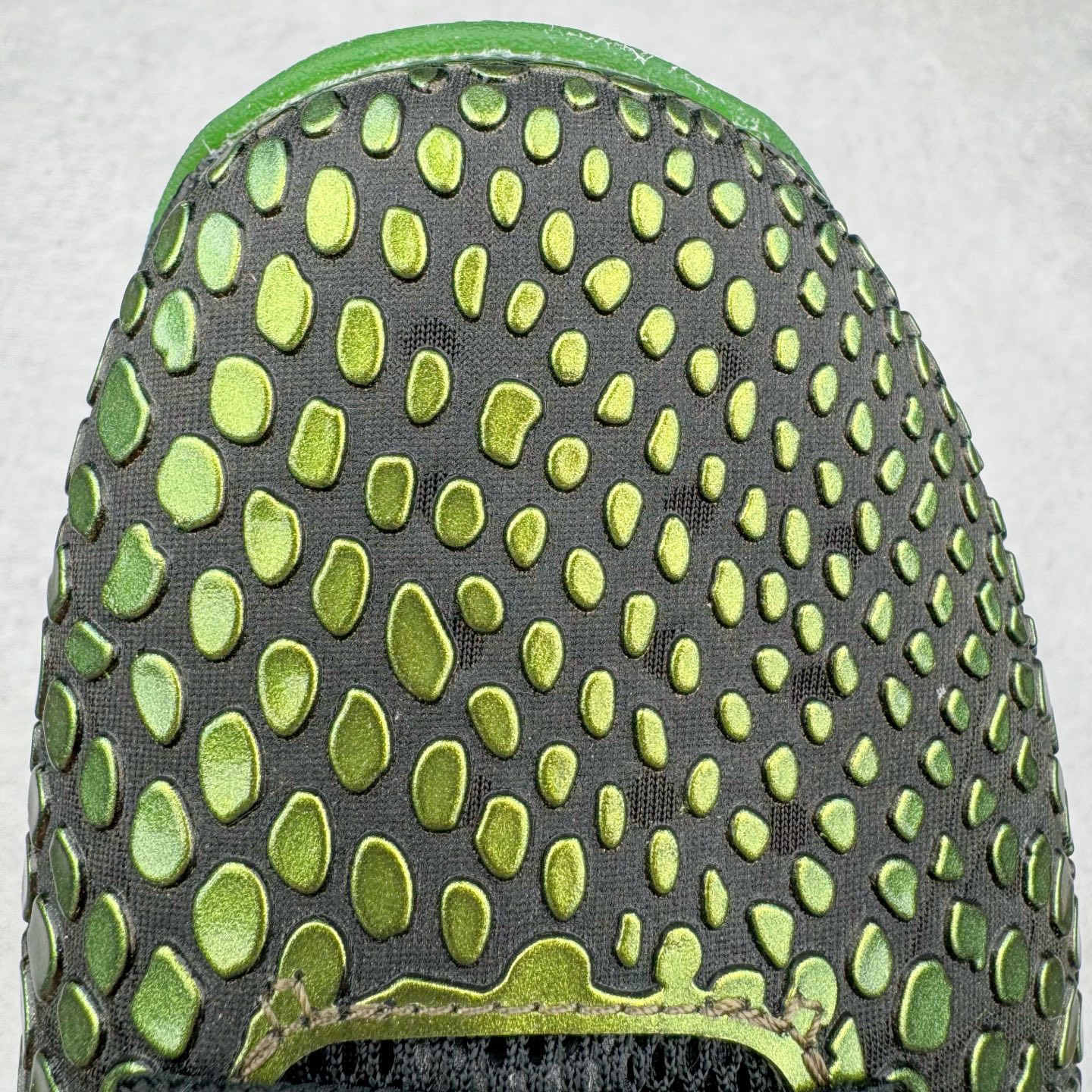 图片[15]-＃GX纯原 NK Zoom Kobe 6 Protro 科比六代 莱斯高中 黑金绿 446442-301 完美复刻公司货 前掌超大Zoom Turbo气垫 后掌EVA缓震 真正的原汁原味 还原ZP脚感 全身鞋材卡料色独家定制 唯一正确喷漆工艺Swoosh 正确凹凸蛇鳞工艺 正确鞋面渐变效果 内全置真动飞态线 独立原厂模具 最大尺码达到48.5码 首批不拼图大几率过验 亲测已过 支持各种高强度实战 无需担心 上脚价 补货周期极长 脚宽建议买大半码 科比系列前掌偏窄 不影响二次销售 支持七天无理由退换 尺码：40 40.5 41 42 42.5 43 44 44.5 45 45.5 46 47.5 48.5 49.6 50.5-选品中心