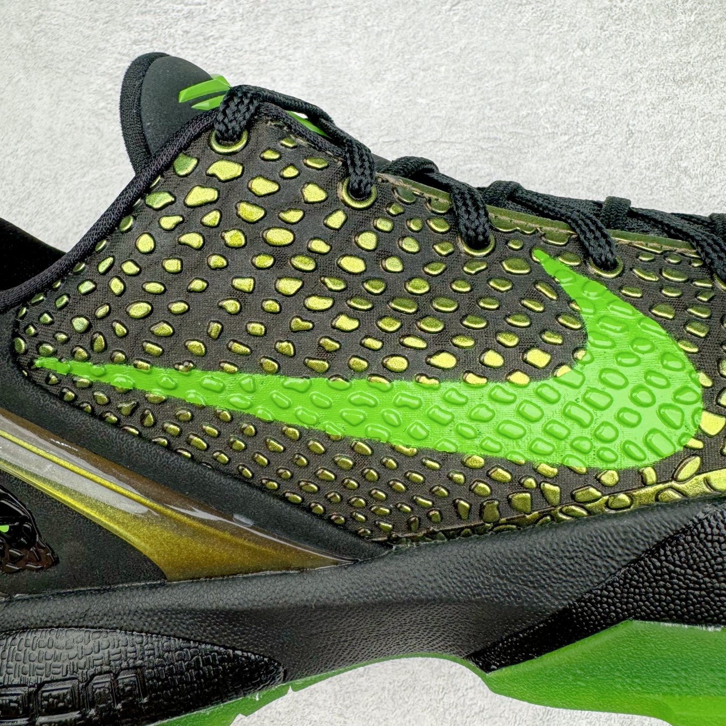 图片[16]-＃GX纯原 NK Zoom Kobe 6 Protro 科比六代 莱斯高中 黑金绿 446442-301 完美复刻公司货 前掌超大Zoom Turbo气垫 后掌EVA缓震 真正的原汁原味 还原ZP脚感 全身鞋材卡料色独家定制 唯一正确喷漆工艺Swoosh 正确凹凸蛇鳞工艺 正确鞋面渐变效果 内全置真动飞态线 独立原厂模具 最大尺码达到48.5码 首批不拼图大几率过验 亲测已过 支持各种高强度实战 无需担心 上脚价 补货周期极长 脚宽建议买大半码 科比系列前掌偏窄 不影响二次销售 支持七天无理由退换 尺码：40 40.5 41 42 42.5 43 44 44.5 45 45.5 46 47.5 48.5 49.6 50.5-选品中心