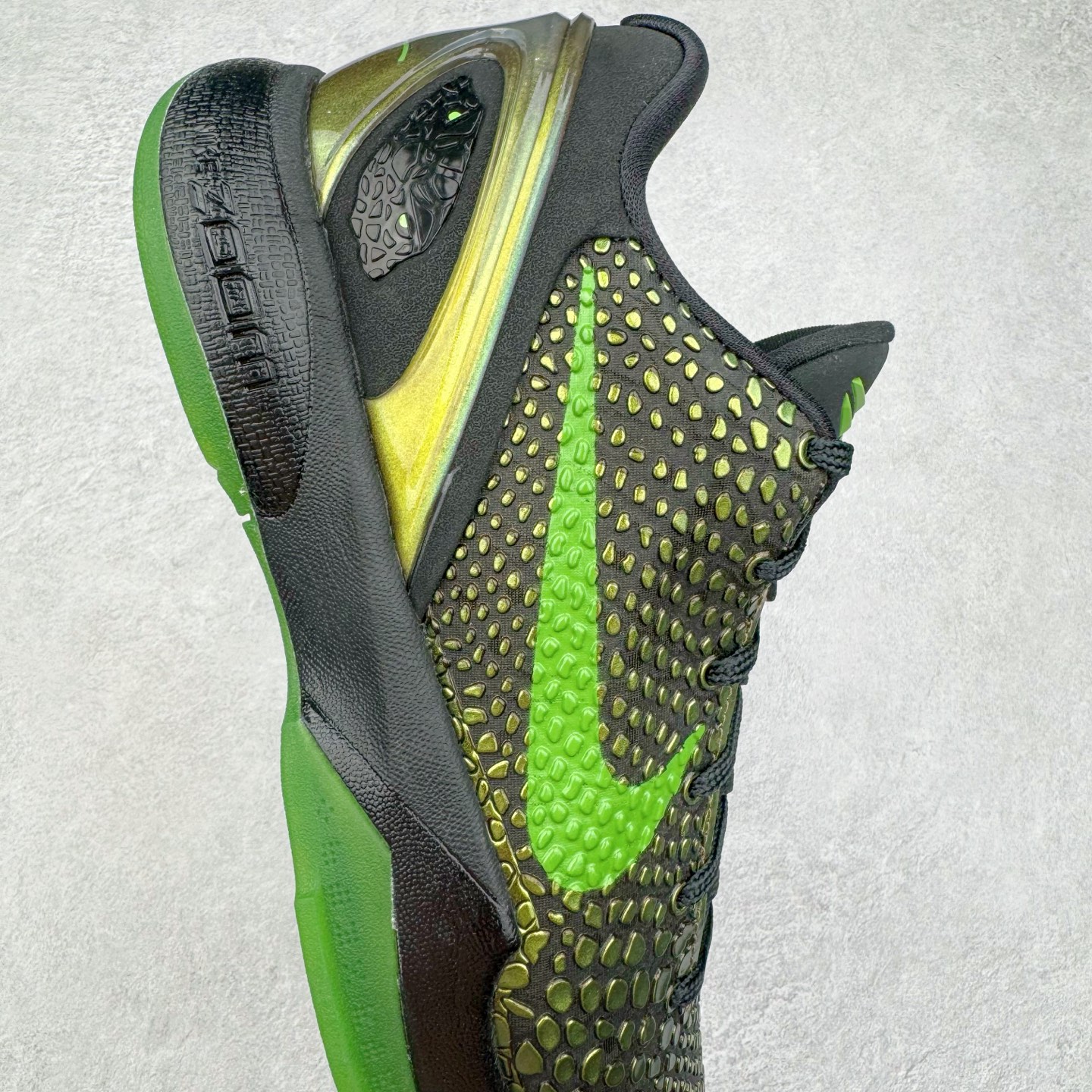 图片[6]-＃GX纯原 NK Zoom Kobe 6 Protro 科比六代 莱斯高中 黑金绿 446442-301 完美复刻公司货 前掌超大Zoom Turbo气垫 后掌EVA缓震 真正的原汁原味 还原ZP脚感 全身鞋材卡料色独家定制 唯一正确喷漆工艺Swoosh 正确凹凸蛇鳞工艺 正确鞋面渐变效果 内全置真动飞态线 独立原厂模具 最大尺码达到48.5码 首批不拼图大几率过验 亲测已过 支持各种高强度实战 无需担心 上脚价 补货周期极长 脚宽建议买大半码 科比系列前掌偏窄 不影响二次销售 支持七天无理由退换 尺码：40 40.5 41 42 42.5 43 44 44.5 45 45.5 46 47.5 48.5 49.6 50.5-选品中心