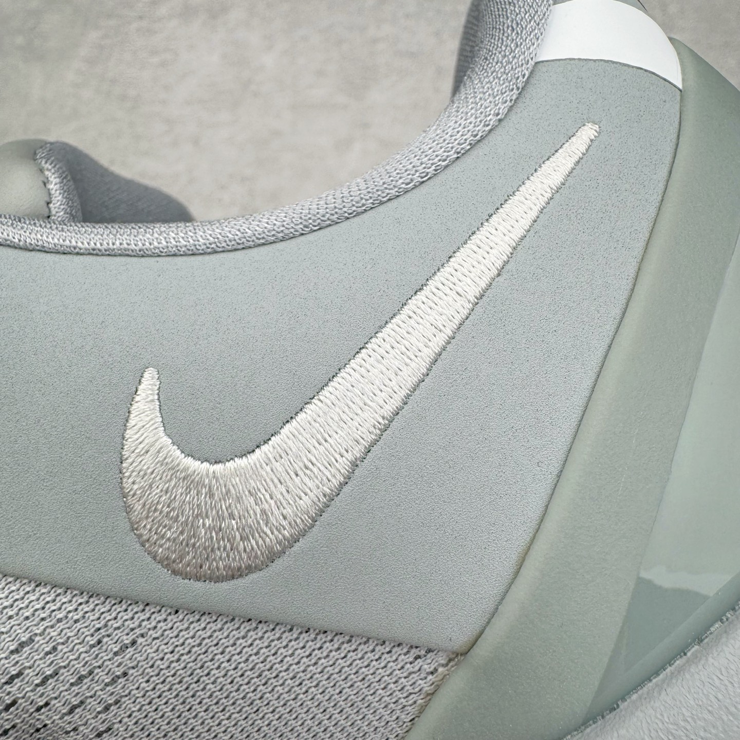 图片[13]-＃GX NK Zoom Kobe Ⅷ System 科比8代复刻实战运动低帮文化篮球鞋 灰白 HF9550-002 完美复刻公司货 React科技鞋垫加持 实战配置直接拉满 原楦纸板开发 鞋身流线型、后跟塑形 区分土肥圆 原厂针织鞋面一针一线匹配原版 全身鞋材卡料色独家定制 唯一万针立体刺绣SWOOSH 真实底模最大50.5 实战利器 专供海外市场 独立原厂模具 首批不拼图大几率过验 亲测已过 支持各种高强度实战 无需担心 补货周期极长 脚宽建议买大半码 科比系列前掌偏窄 支持七天无理由退换 尺码： 40 40.5 41 42 42.5 43 44 44.5 45 46 47.5 48.5 49.5 50.5-选品中心