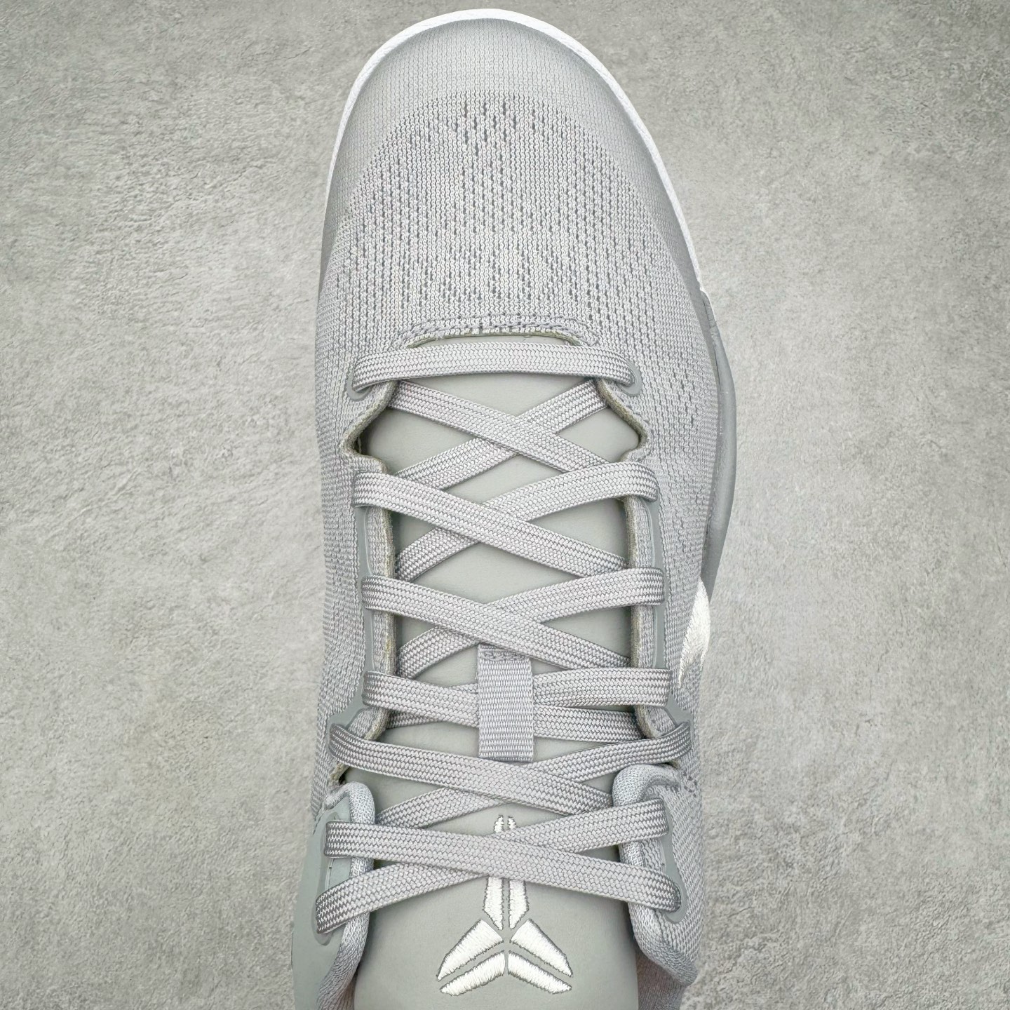 图片[4]-＃GX NK Zoom Kobe Ⅷ System 科比8代复刻实战运动低帮文化篮球鞋 灰白 HF9550-002 完美复刻公司货 React科技鞋垫加持 实战配置直接拉满 原楦纸板开发 鞋身流线型、后跟塑形 区分土肥圆 原厂针织鞋面一针一线匹配原版 全身鞋材卡料色独家定制 唯一万针立体刺绣SWOOSH 真实底模最大50.5 实战利器 专供海外市场 独立原厂模具 首批不拼图大几率过验 亲测已过 支持各种高强度实战 无需担心 补货周期极长 脚宽建议买大半码 科比系列前掌偏窄 支持七天无理由退换 尺码： 40 40.5 41 42 42.5 43 44 44.5 45 46 47.5 48.5 49.5 50.5-选品中心