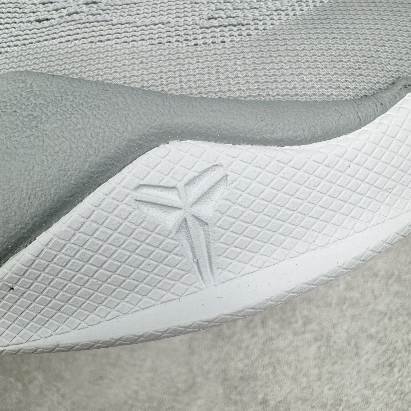 图片[18]-＃GX NK Zoom Kobe Ⅷ System 科比8代复刻实战运动低帮文化篮球鞋 灰白 HF9550-002 完美复刻公司货 React科技鞋垫加持 实战配置直接拉满 原楦纸板开发 鞋身流线型、后跟塑形 区分土肥圆 原厂针织鞋面一针一线匹配原版 全身鞋材卡料色独家定制 唯一万针立体刺绣SWOOSH 真实底模最大50.5 实战利器 专供海外市场 独立原厂模具 首批不拼图大几率过验 亲测已过 支持各种高强度实战 无需担心 补货周期极长 脚宽建议买大半码 科比系列前掌偏窄 支持七天无理由退换 尺码： 40 40.5 41 42 42.5 43 44 44.5 45 46 47.5 48.5 49.5 50.5-选品中心