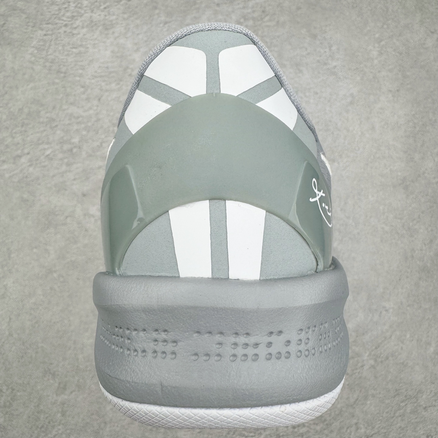 图片[8]-＃GX NK Zoom Kobe Ⅷ System 科比8代复刻实战运动低帮文化篮球鞋 灰白 HF9550-002 完美复刻公司货 React科技鞋垫加持 实战配置直接拉满 原楦纸板开发 鞋身流线型、后跟塑形 区分土肥圆 原厂针织鞋面一针一线匹配原版 全身鞋材卡料色独家定制 唯一万针立体刺绣SWOOSH 真实底模最大50.5 实战利器 专供海外市场 独立原厂模具 首批不拼图大几率过验 亲测已过 支持各种高强度实战 无需担心 补货周期极长 脚宽建议买大半码 科比系列前掌偏窄 支持七天无理由退换 尺码： 40 40.5 41 42 42.5 43 44 44.5 45 46 47.5 48.5 49.5 50.5-选品中心