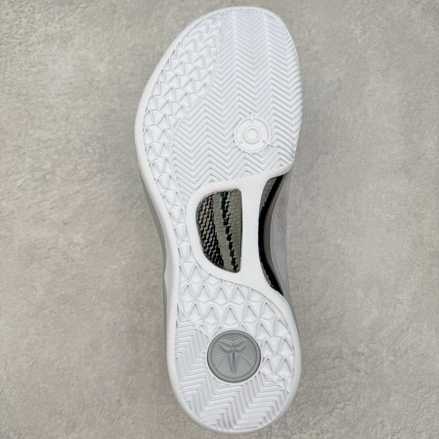 图片[9]-＃GX NK Zoom Kobe Ⅷ System 科比8代复刻实战运动低帮文化篮球鞋 灰白 HF9550-002 完美复刻公司货 React科技鞋垫加持 实战配置直接拉满 原楦纸板开发 鞋身流线型、后跟塑形 区分土肥圆 原厂针织鞋面一针一线匹配原版 全身鞋材卡料色独家定制 唯一万针立体刺绣SWOOSH 真实底模最大50.5 实战利器 专供海外市场 独立原厂模具 首批不拼图大几率过验 亲测已过 支持各种高强度实战 无需担心 补货周期极长 脚宽建议买大半码 科比系列前掌偏窄 支持七天无理由退换 尺码： 40 40.5 41 42 42.5 43 44 44.5 45 46 47.5 48.5 49.5 50.5-选品中心