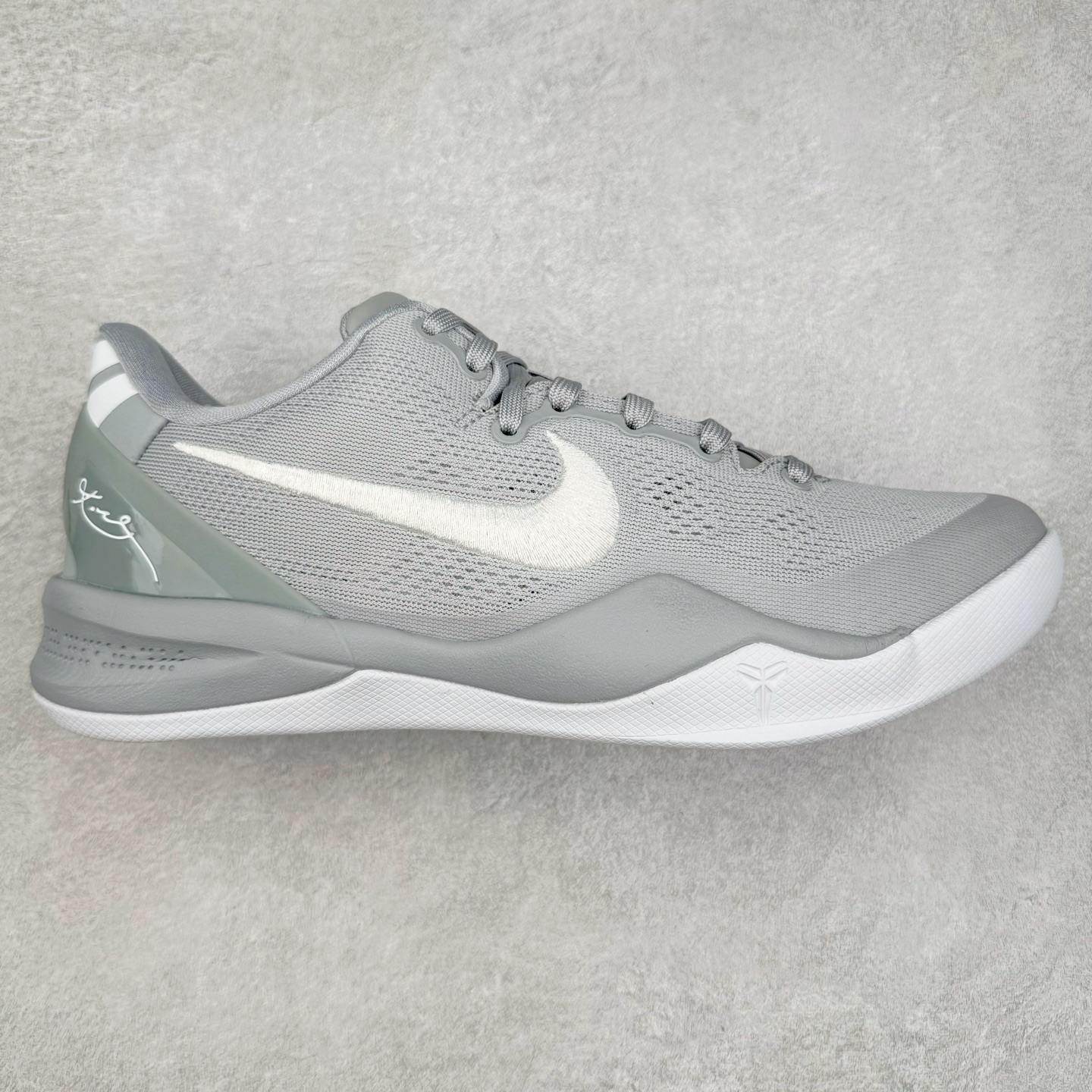 ＃GX NK Zoom Kobe Ⅷ System 科比8代复刻实战运动低帮文化篮球鞋 灰白 HF9550-002 完美复刻公司货 React科技鞋垫加持 实战配置直接拉满 原楦纸板开发 鞋身流线型、后跟塑形 区分土肥圆 原厂针织鞋面一针一线匹配原版 全身鞋材卡料色独家定制 唯一万针立体刺绣SWOOSH 真实底模最大50.5 实战利器 专供海外市场 独立原厂模具 首批不拼图大几率过验 亲测已过 支持各种高强度实战 无需担心 补货周期极长 脚宽建议买大半码 科比系列前掌偏窄 支持七天无理由退换 尺码： 40 40.5 41 42 42.5 43 44 44.5 45 46 47.5 48.5 49.5 50.5-选品中心