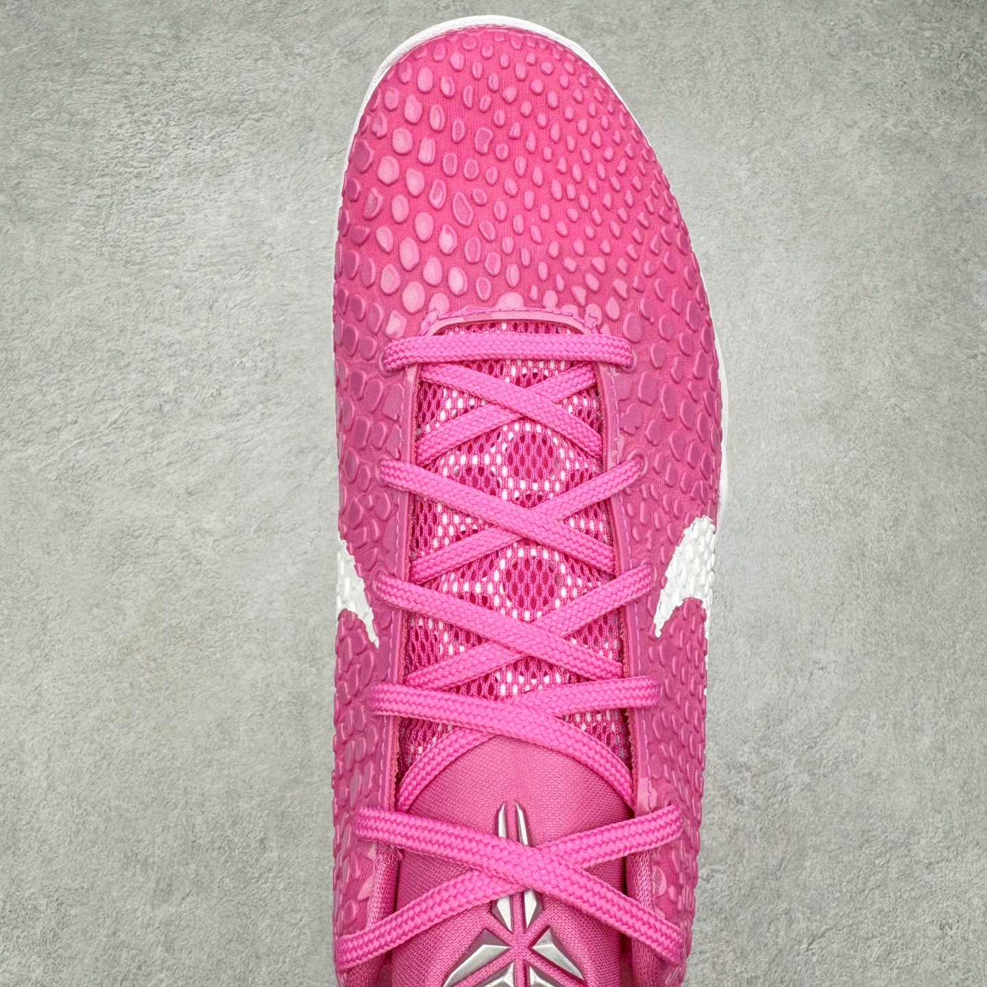 图片[4]-＃GX纯原 NK Zoom Kobe 6 Protro 科比六代 白粉乳腺癌 DJ3596-600 完美复刻公司货 前掌超大Zoom Turbo气垫 后掌EVA缓震 真正的原汁原味 还原ZP脚感 全身鞋材卡料色独家定制 唯一正确喷漆工艺Swoosh 正确凹凸蛇鳞工艺 正确鞋面渐变效果 内全置真动飞态线 独立原厂模具 最大尺码达到48.5码 首批不拼图大几率过验 亲测已过 支持各种高强度实战 无需担心 上脚价 补货周期极长 脚宽建议买大半码 科比系列前掌偏窄 不影响二次销售 支持七天无理由退换 尺码：40 40.5 41 42 42.5 43 44 44.5 45 45.5 46 47.5 48.5 49.6 50.5-选品中心