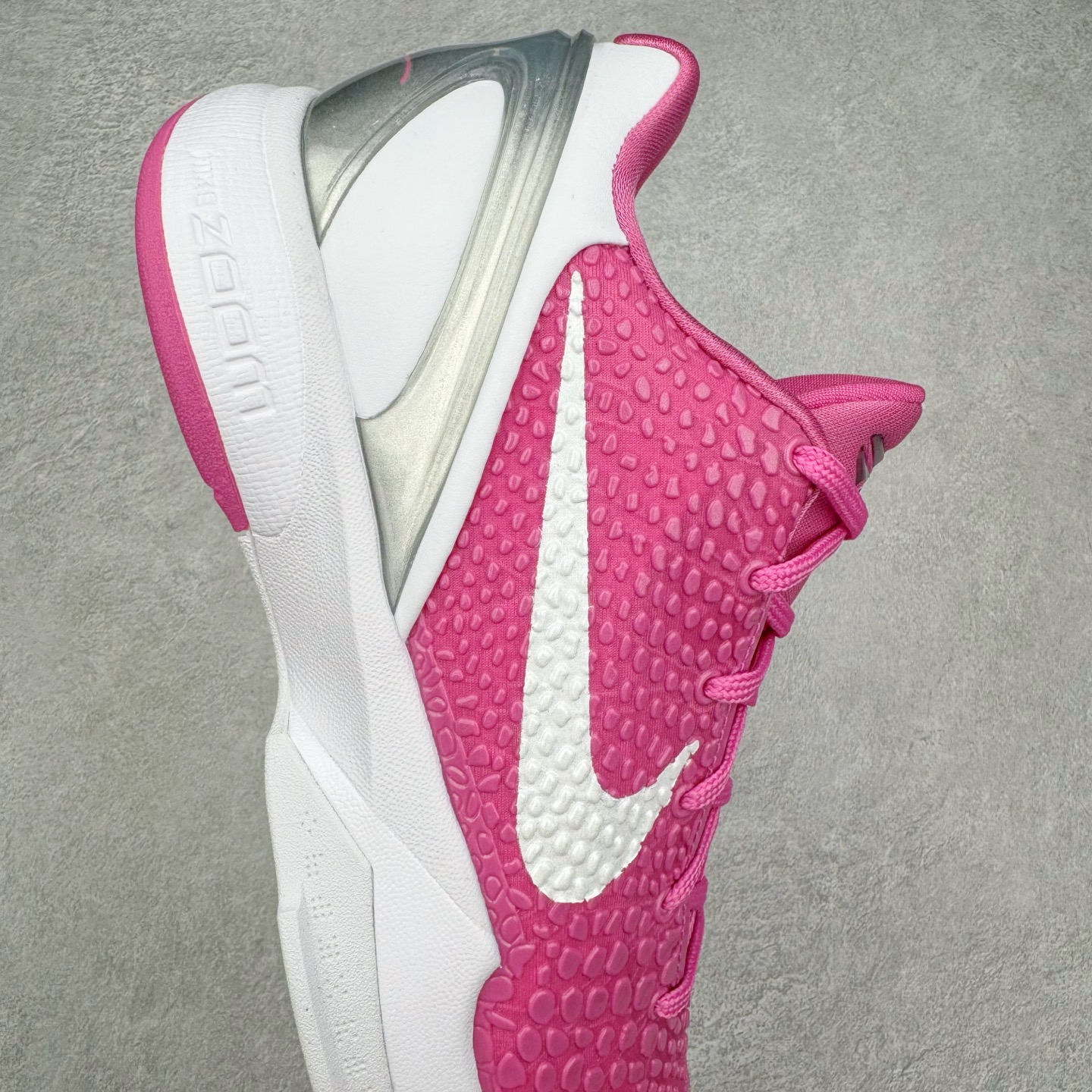 图片[6]-＃GX纯原 NK Zoom Kobe 6 Protro 科比六代 白粉乳腺癌 DJ3596-600 完美复刻公司货 前掌超大Zoom Turbo气垫 后掌EVA缓震 真正的原汁原味 还原ZP脚感 全身鞋材卡料色独家定制 唯一正确喷漆工艺Swoosh 正确凹凸蛇鳞工艺 正确鞋面渐变效果 内全置真动飞态线 独立原厂模具 最大尺码达到48.5码 首批不拼图大几率过验 亲测已过 支持各种高强度实战 无需担心 上脚价 补货周期极长 脚宽建议买大半码 科比系列前掌偏窄 不影响二次销售 支持七天无理由退换 尺码：40 40.5 41 42 42.5 43 44 44.5 45 45.5 46 47.5 48.5 49.6 50.5-选品中心