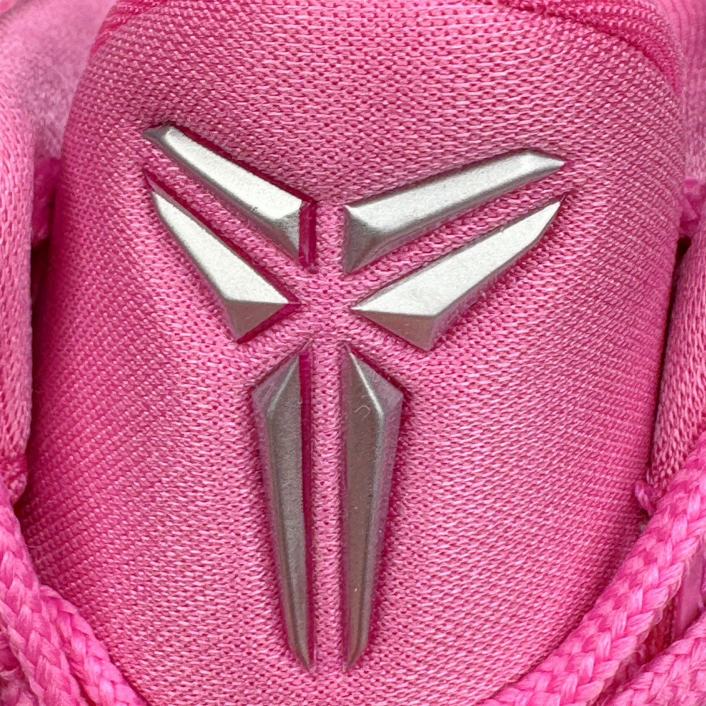 图片[15]-＃GX纯原 NK Zoom Kobe 6 Protro 科比六代 白粉乳腺癌 DJ3596-600 完美复刻公司货 前掌超大Zoom Turbo气垫 后掌EVA缓震 真正的原汁原味 还原ZP脚感 全身鞋材卡料色独家定制 唯一正确喷漆工艺Swoosh 正确凹凸蛇鳞工艺 正确鞋面渐变效果 内全置真动飞态线 独立原厂模具 最大尺码达到48.5码 首批不拼图大几率过验 亲测已过 支持各种高强度实战 无需担心 上脚价 补货周期极长 脚宽建议买大半码 科比系列前掌偏窄 不影响二次销售 支持七天无理由退换 尺码：40 40.5 41 42 42.5 43 44 44.5 45 45.5 46 47.5 48.5 49.6 50.5-选品中心