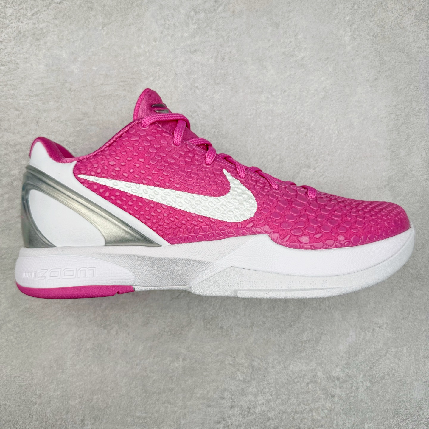 ＃GX纯原 NK Zoom Kobe 6 Protro 科比六代 白粉乳腺癌 DJ3596-600 完美复刻公司货 前掌超大Zoom Turbo气垫 后掌EVA缓震 真正的原汁原味 还原ZP脚感 全身鞋材卡料色独家定制 唯一正确喷漆工艺Swoosh 正确凹凸蛇鳞工艺 正确鞋面渐变效果 内全置真动飞态线 独立原厂模具 最大尺码达到48.5码 首批不拼图大几率过验 亲测已过 支持各种高强度实战 无需担心 上脚价 补货周期极长 脚宽建议买大半码 科比系列前掌偏窄 不影响二次销售 支持七天无理由退换 尺码：40 40.5 41 42 42.5 43 44 44.5 45 45.5 46 47.5 48.5 49.6 50.5-选品中心