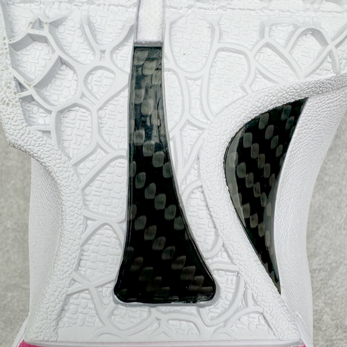 图片[20]-＃GX纯原 NK Zoom Kobe 6 Protro 科比六代 白粉乳腺癌 DJ3596-600 完美复刻公司货 前掌超大Zoom Turbo气垫 后掌EVA缓震 真正的原汁原味 还原ZP脚感 全身鞋材卡料色独家定制 唯一正确喷漆工艺Swoosh 正确凹凸蛇鳞工艺 正确鞋面渐变效果 内全置真动飞态线 独立原厂模具 最大尺码达到48.5码 首批不拼图大几率过验 亲测已过 支持各种高强度实战 无需担心 上脚价 补货周期极长 脚宽建议买大半码 科比系列前掌偏窄 不影响二次销售 支持七天无理由退换 尺码：40 40.5 41 42 42.5 43 44 44.5 45 45.5 46 47.5 48.5 49.6 50.5-选品中心