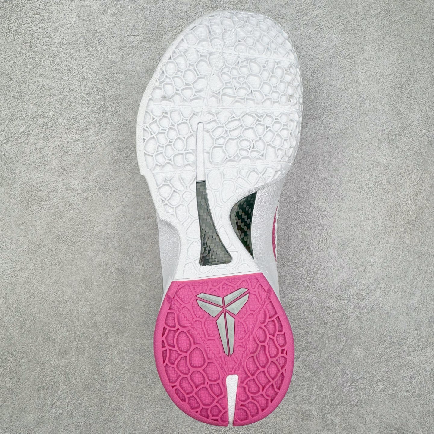 图片[9]-＃GX纯原 NK Zoom Kobe 6 Protro 科比六代 白粉乳腺癌 DJ3596-600 完美复刻公司货 前掌超大Zoom Turbo气垫 后掌EVA缓震 真正的原汁原味 还原ZP脚感 全身鞋材卡料色独家定制 唯一正确喷漆工艺Swoosh 正确凹凸蛇鳞工艺 正确鞋面渐变效果 内全置真动飞态线 独立原厂模具 最大尺码达到48.5码 首批不拼图大几率过验 亲测已过 支持各种高强度实战 无需担心 上脚价 补货周期极长 脚宽建议买大半码 科比系列前掌偏窄 不影响二次销售 支持七天无理由退换 尺码：40 40.5 41 42 42.5 43 44 44.5 45 45.5 46 47.5 48.5 49.6 50.5-选品中心