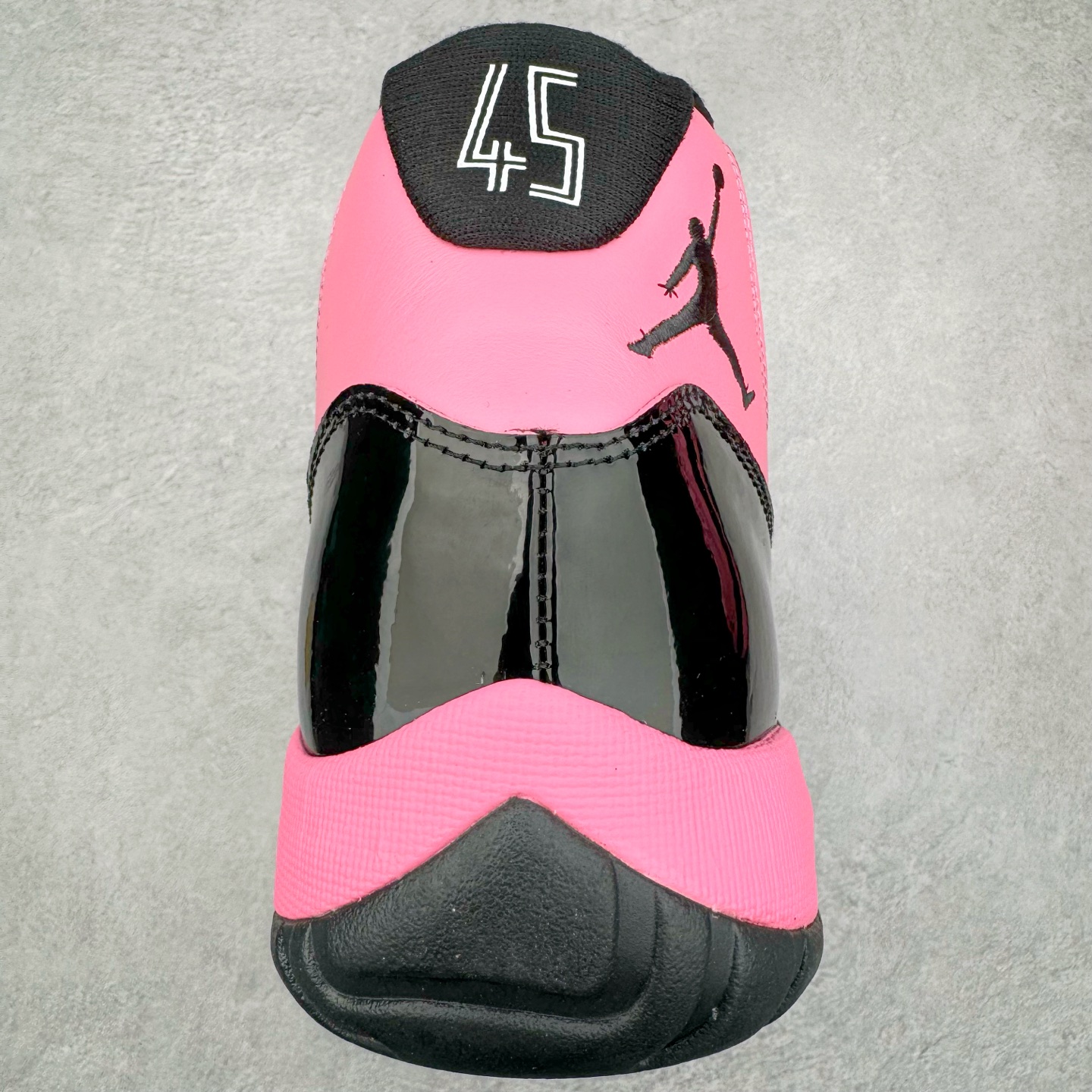 图片[8]-＃NC版 Air Jordan AJ11 Retro 黑粉 CT8012-500 原楦原档案数据开模打造 原厂中底拉帮钢印 原厂漆皮 防冻不开裂 头层皮料 原装鞋撑 水晶大底正确色度色泽 原楦原数据刺绣 原厂车缝走线及对位 毫厘不差 飞人logo采用原数据电脑刺绣 原装正品碳纤维真实碳板 增强抗扭 原内标 原盒标 正确官方原盒 原厂防氧化水晶外底 原厂配套厂全掌solo气垫 尺码：40 40.5 41 42 42.5 43 44 44.5 45 46 47.5-选品中心
