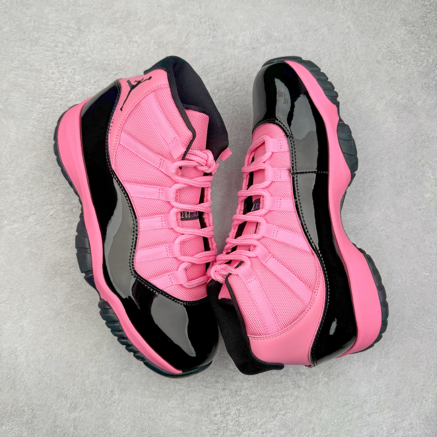 图片[3]-＃NC版 Air Jordan AJ11 Retro 黑粉 CT8012-500 原楦原档案数据开模打造 原厂中底拉帮钢印 原厂漆皮 防冻不开裂 头层皮料 原装鞋撑 水晶大底正确色度色泽 原楦原数据刺绣 原厂车缝走线及对位 毫厘不差 飞人logo采用原数据电脑刺绣 原装正品碳纤维真实碳板 增强抗扭 原内标 原盒标 正确官方原盒 原厂防氧化水晶外底 原厂配套厂全掌solo气垫 尺码：40 40.5 41 42 42.5 43 44 44.5 45 46 47.5-选品中心