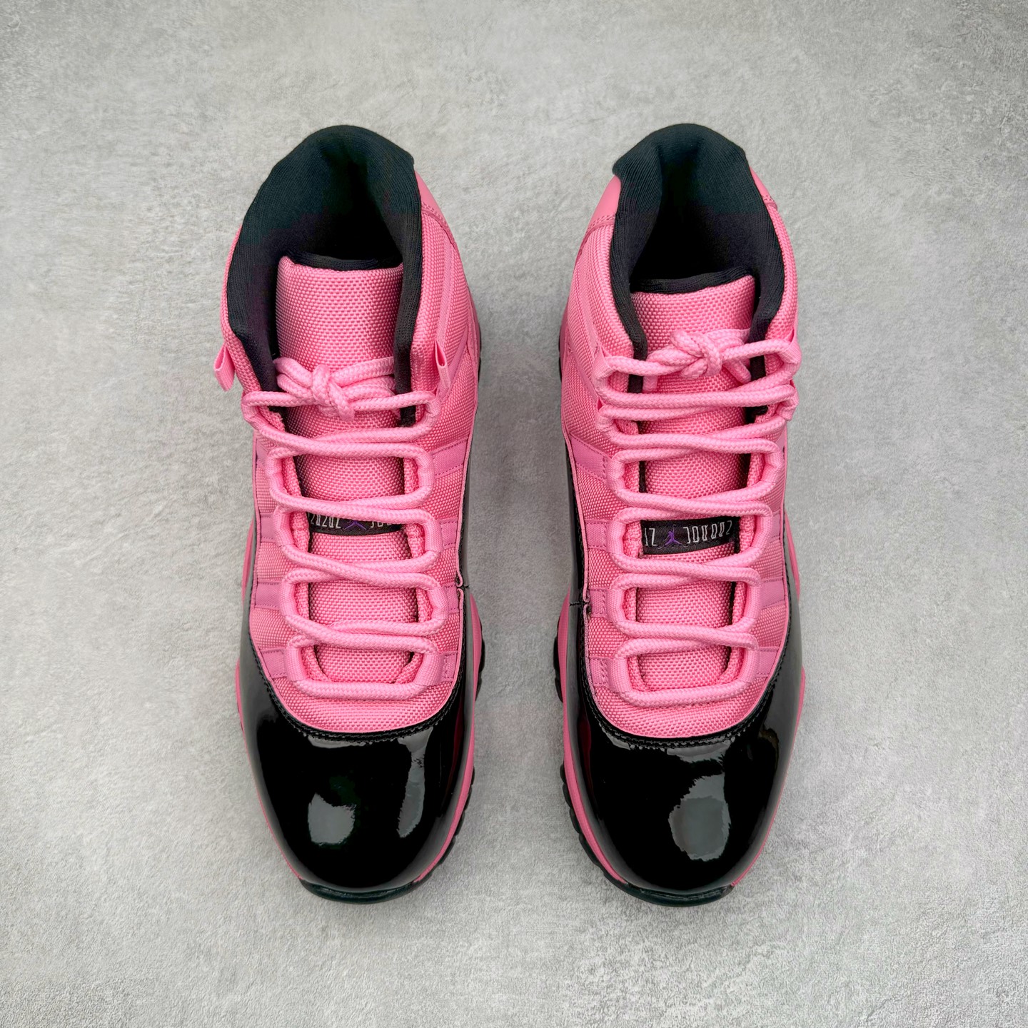 图片[2]-＃NC版 Air Jordan AJ11 Retro 黑粉 CT8012-500 原楦原档案数据开模打造 原厂中底拉帮钢印 原厂漆皮 防冻不开裂 头层皮料 原装鞋撑 水晶大底正确色度色泽 原楦原数据刺绣 原厂车缝走线及对位 毫厘不差 飞人logo采用原数据电脑刺绣 原装正品碳纤维真实碳板 增强抗扭 原内标 原盒标 正确官方原盒 原厂防氧化水晶外底 原厂配套厂全掌solo气垫 尺码：40 40.5 41 42 42.5 43 44 44.5 45 46 47.5-选品中心