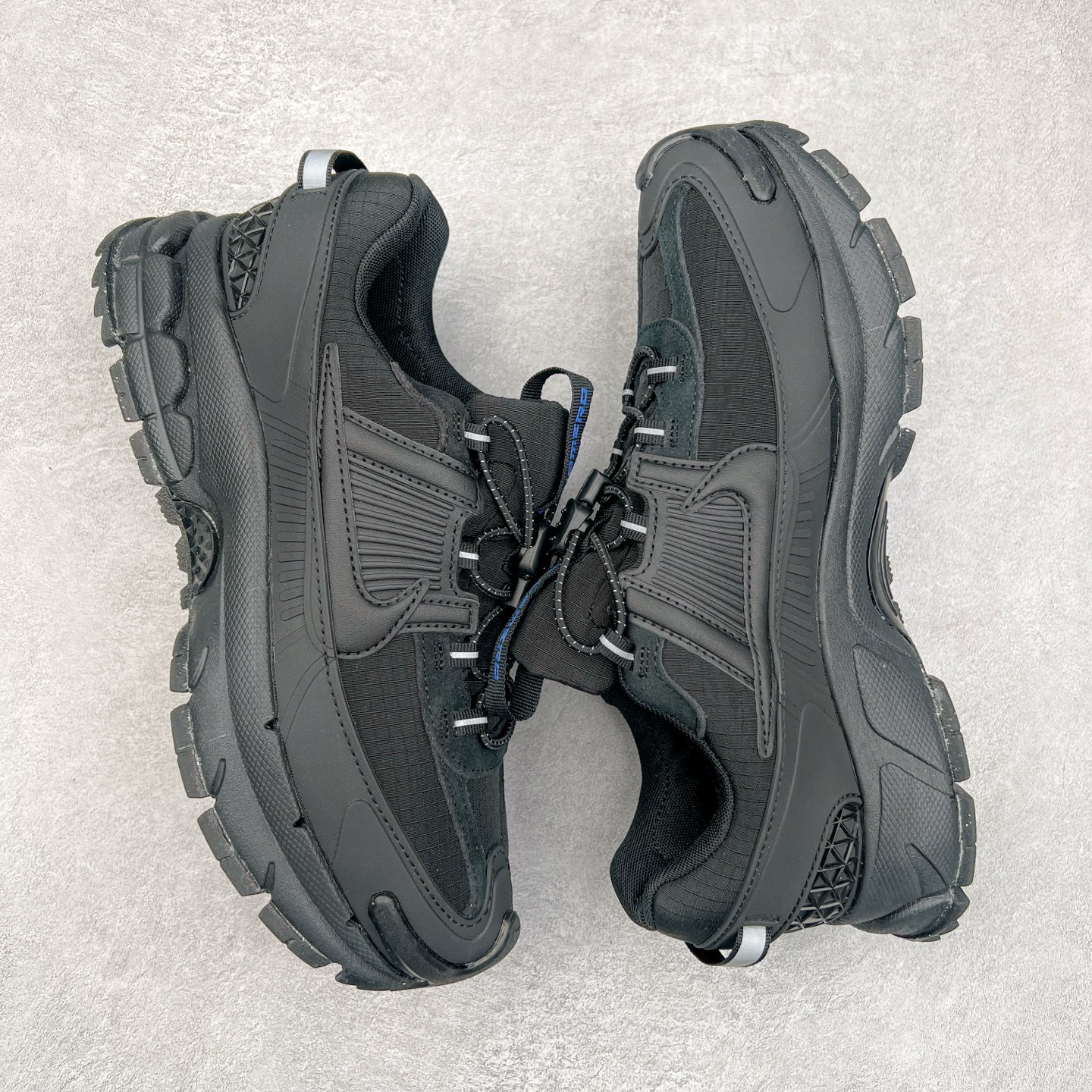 图片[3]-NK Zoom Vomero 5 Roam 佛莫罗5代徒步版系列经典复古增高厚底休闲运动慢跑鞋 FV2295-002 Vomero Roam「漫游鞋」舒适性典范 工学拒水鞋面+ Air Zoom缓震配置无惧雨水 不受天气左右 助你灵活迈步 再加上厚实衬里和橡胶挡泥片 有效御寒不厚重 雨天照样利落出街 中性色调搭配简洁织物 打造百搭属性低调出街or高调亮相 都看你的男女同款不同色 轻松get多元风格 尺码：36 36.5 37.5 38 38.5 39 40 40.5 41 42 42.5 43 44 44.5 45-选品中心