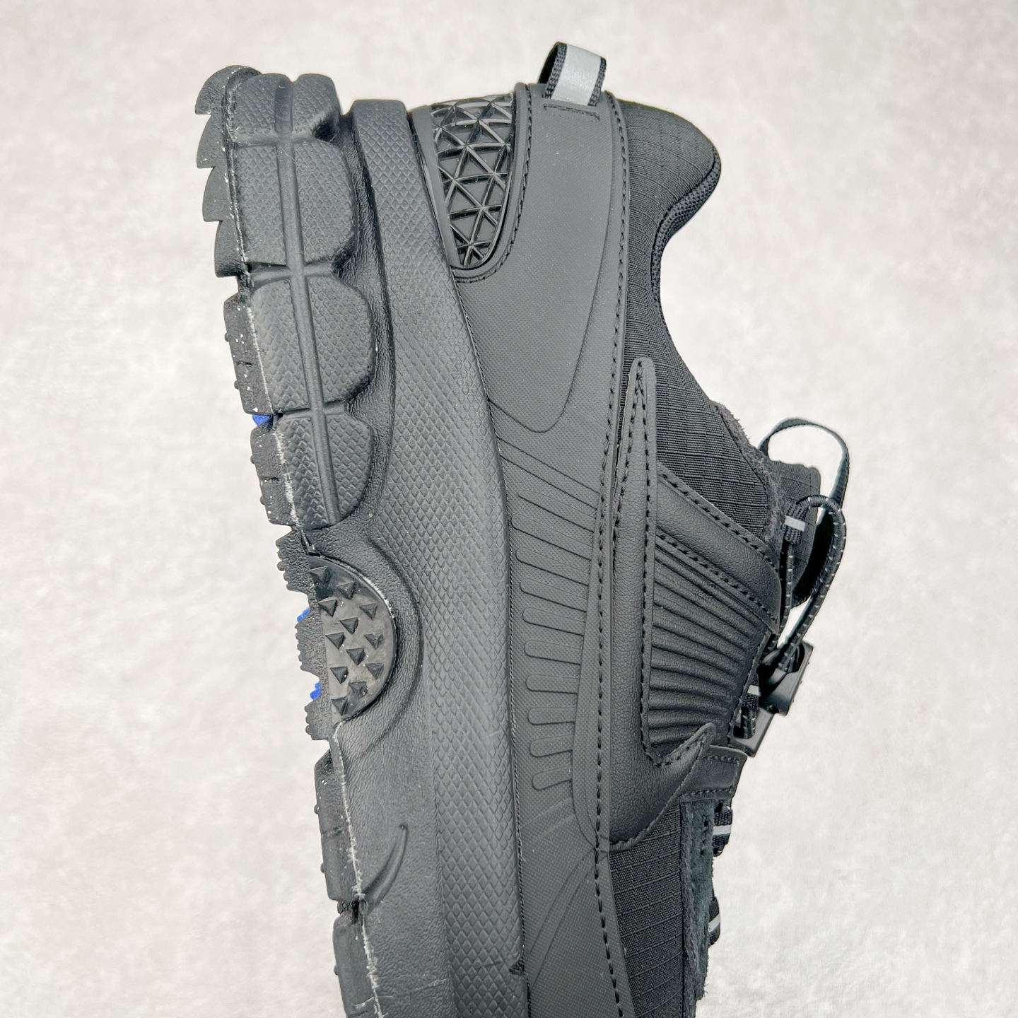 图片[6]-NK Zoom Vomero 5 Roam 佛莫罗5代徒步版系列经典复古增高厚底休闲运动慢跑鞋 FV2295-002 Vomero Roam「漫游鞋」舒适性典范 工学拒水鞋面+ Air Zoom缓震配置无惧雨水 不受天气左右 助你灵活迈步 再加上厚实衬里和橡胶挡泥片 有效御寒不厚重 雨天照样利落出街 中性色调搭配简洁织物 打造百搭属性低调出街or高调亮相 都看你的男女同款不同色 轻松get多元风格 尺码：36 36.5 37.5 38 38.5 39 40 40.5 41 42 42.5 43 44 44.5 45-选品中心