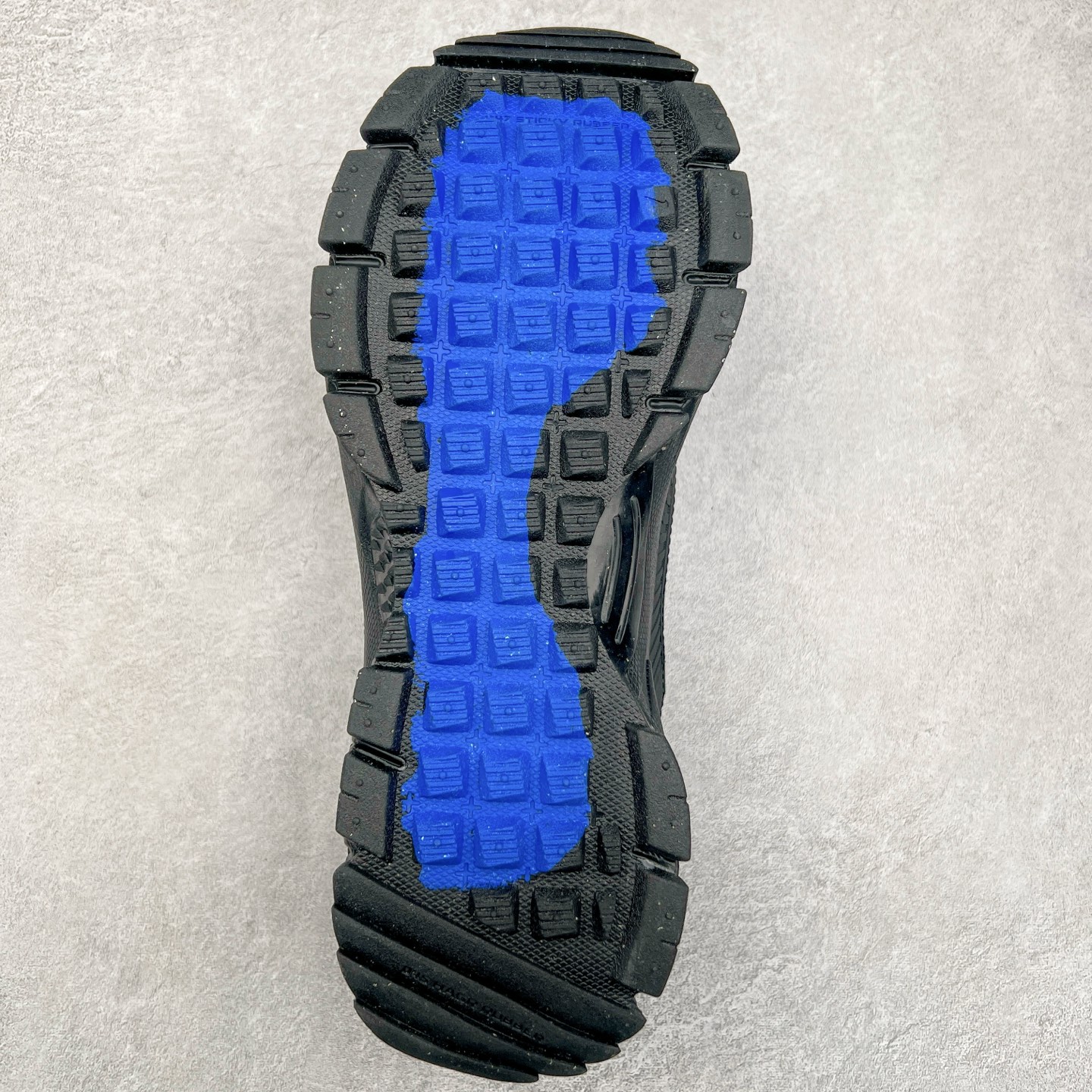 图片[9]-NK Zoom Vomero 5 Roam 佛莫罗5代徒步版系列经典复古增高厚底休闲运动慢跑鞋 FV2295-002 Vomero Roam「漫游鞋」舒适性典范 工学拒水鞋面+ Air Zoom缓震配置无惧雨水 不受天气左右 助你灵活迈步 再加上厚实衬里和橡胶挡泥片 有效御寒不厚重 雨天照样利落出街 中性色调搭配简洁织物 打造百搭属性低调出街or高调亮相 都看你的男女同款不同色 轻松get多元风格 尺码：36 36.5 37.5 38 38.5 39 40 40.5 41 42 42.5 43 44 44.5 45-选品中心