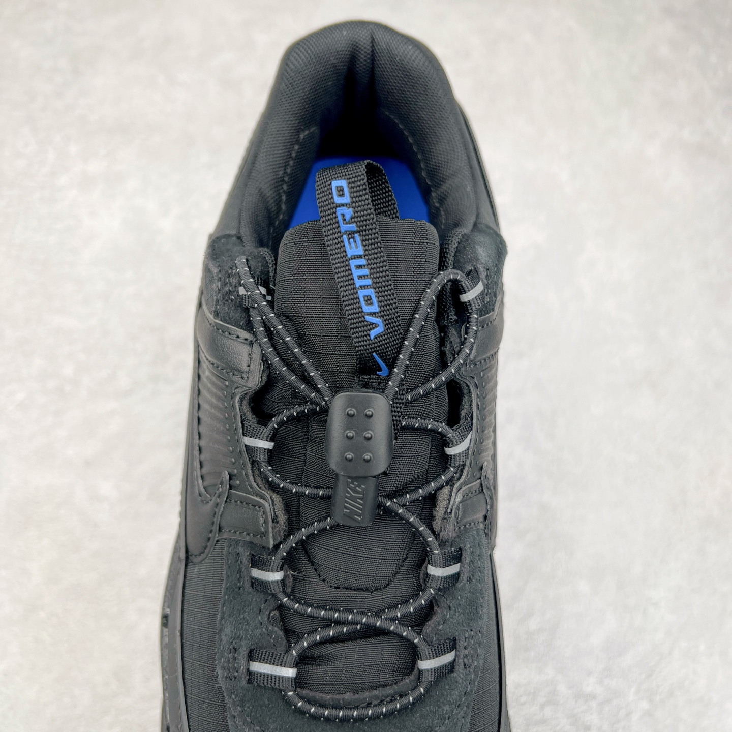 图片[5]-NK Zoom Vomero 5 Roam 佛莫罗5代徒步版系列经典复古增高厚底休闲运动慢跑鞋 FV2295-002 Vomero Roam「漫游鞋」舒适性典范 工学拒水鞋面+ Air Zoom缓震配置无惧雨水 不受天气左右 助你灵活迈步 再加上厚实衬里和橡胶挡泥片 有效御寒不厚重 雨天照样利落出街 中性色调搭配简洁织物 打造百搭属性低调出街or高调亮相 都看你的男女同款不同色 轻松get多元风格 尺码：36 36.5 37.5 38 38.5 39 40 40.5 41 42 42.5 43 44 44.5 45-选品中心