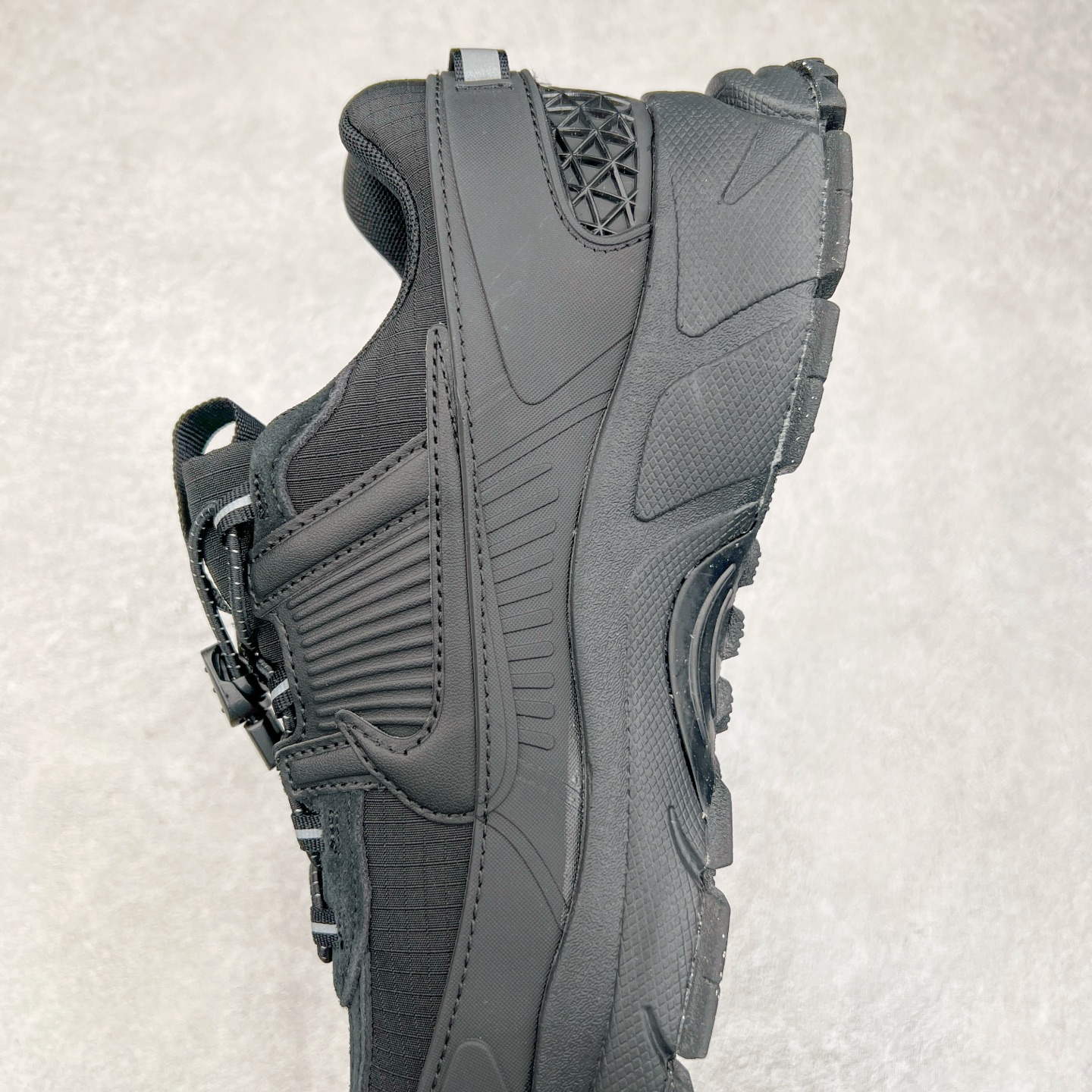 图片[7]-NK Zoom Vomero 5 Roam 佛莫罗5代徒步版系列经典复古增高厚底休闲运动慢跑鞋 FV2295-002 Vomero Roam「漫游鞋」舒适性典范 工学拒水鞋面+ Air Zoom缓震配置无惧雨水 不受天气左右 助你灵活迈步 再加上厚实衬里和橡胶挡泥片 有效御寒不厚重 雨天照样利落出街 中性色调搭配简洁织物 打造百搭属性低调出街or高调亮相 都看你的男女同款不同色 轻松get多元风格 尺码：36 36.5 37.5 38 38.5 39 40 40.5 41 42 42.5 43 44 44.5 45-选品中心