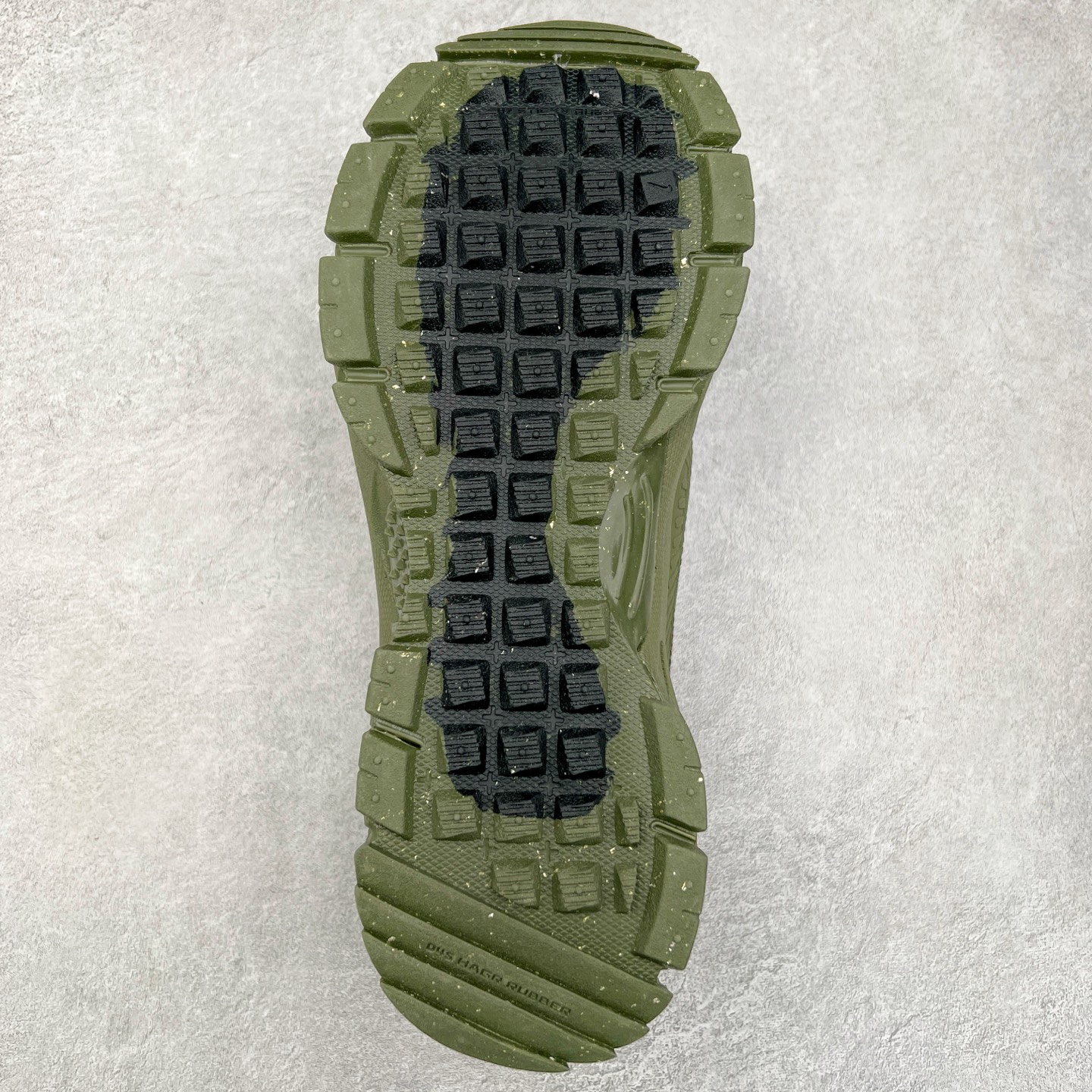 图片[9]-NK Zoom Vomero 5 Roam 佛莫罗5代徒步版系列经典复古增高厚底休闲运动慢跑鞋 FV2295-201 Vomero Roam「漫游鞋」舒适性典范 工学拒水鞋面+ Air Zoom缓震配置无惧雨水 不受天气左右 助你灵活迈步 再加上厚实衬里和橡胶挡泥片 有效御寒不厚重 雨天照样利落出街 中性色调搭配简洁织物 打造百搭属性低调出街or高调亮相 都看你的男女同款不同色 轻松get多元风格 尺码：36 36.5 37.5 38 38.5 39 40 40.5 41 42 42.5 43 44 44.5 45-选品中心