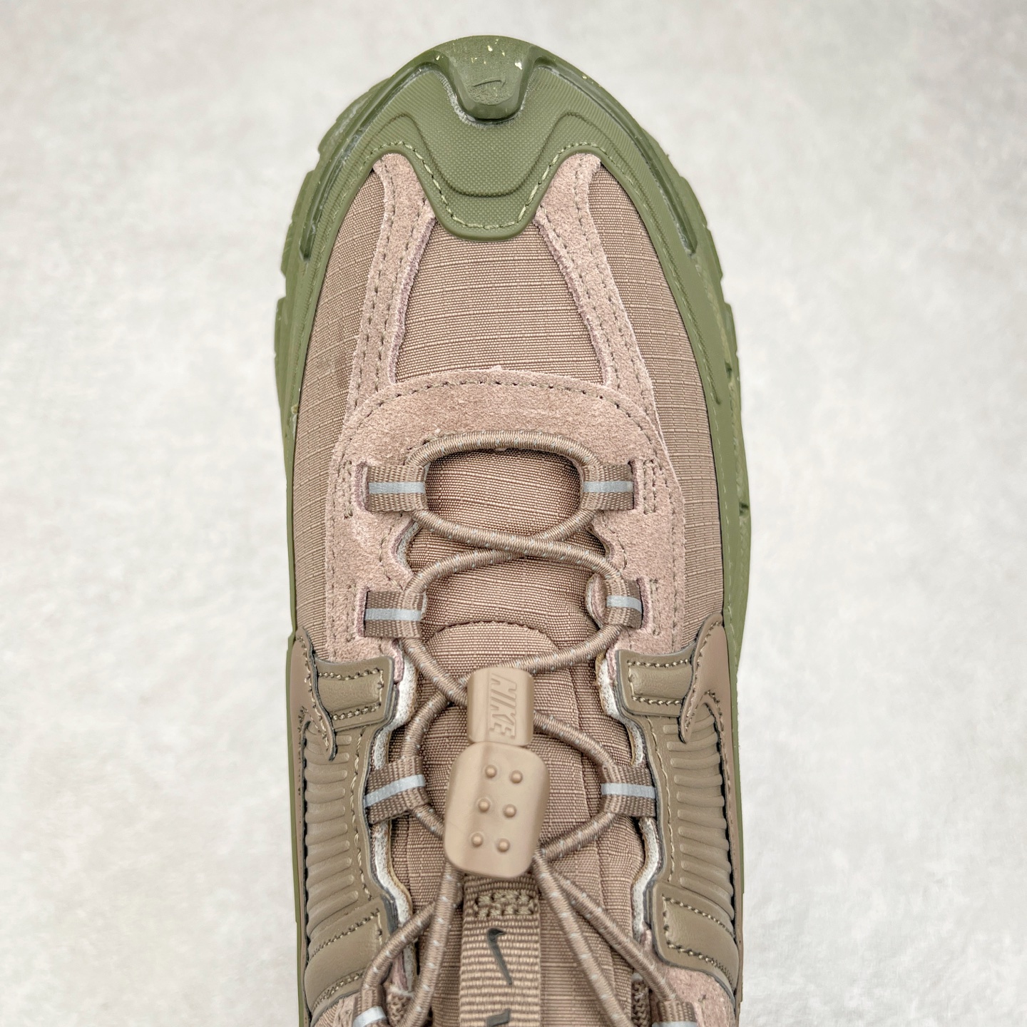 图片[4]-NK Zoom Vomero 5 Roam 佛莫罗5代徒步版系列经典复古增高厚底休闲运动慢跑鞋 FV2295-201 Vomero Roam「漫游鞋」舒适性典范 工学拒水鞋面+ Air Zoom缓震配置无惧雨水 不受天气左右 助你灵活迈步 再加上厚实衬里和橡胶挡泥片 有效御寒不厚重 雨天照样利落出街 中性色调搭配简洁织物 打造百搭属性低调出街or高调亮相 都看你的男女同款不同色 轻松get多元风格 尺码：36 36.5 37.5 38 38.5 39 40 40.5 41 42 42.5 43 44 44.5 45-选品中心