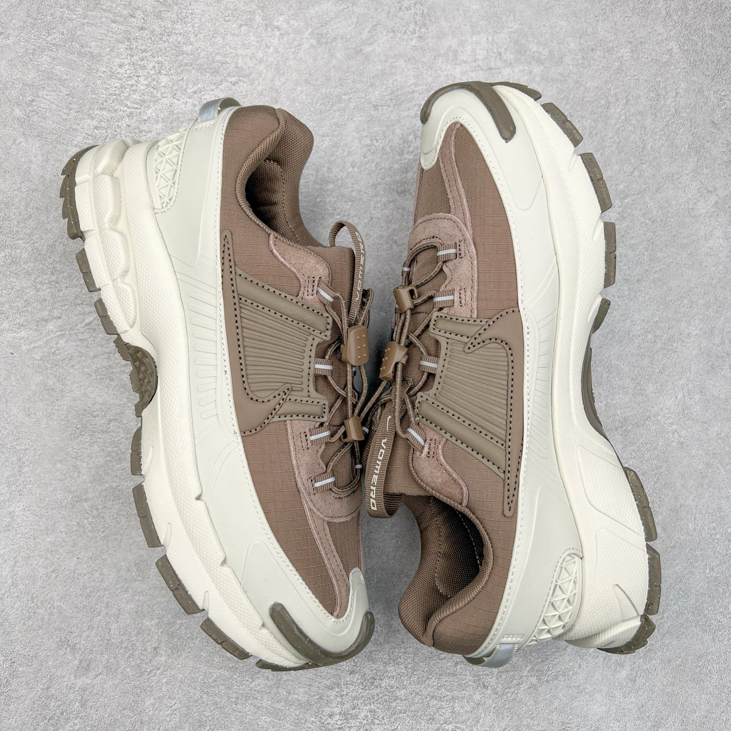 图片[3]-NK Zoom Vomero 5 Roam 佛莫罗5代徒步版系列经典复古增高厚底休闲运动慢跑鞋 HQ2181-001 Vomero Roam「漫游鞋」舒适性典范 工学拒水鞋面+ Air Zoom缓震配置无惧雨水 不受天气左右 助你灵活迈步 再加上厚实衬里和橡胶挡泥片 有效御寒不厚重 雨天照样利落出街 中性色调搭配简洁织物 打造百搭属性低调出街or高调亮相 都看你的男女同款不同色 轻松get多元风格 尺码：36 36.5 37.5 38 38.5 39 40 40.5 41 42 42.5 43 44 44.5 45-选品中心