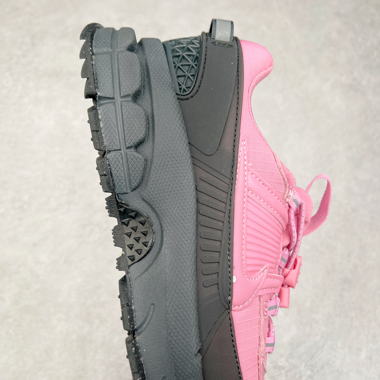 图片[6]-NK Zoom Vomero 5 Roam 佛莫罗5代徒步版系列经典复古增高厚底休闲运动慢跑鞋 HQ2181-300 Vomero Roam「漫游鞋」舒适性典范 工学拒水鞋面+ Air Zoom缓震配置无惧雨水 不受天气左右 助你灵活迈步 再加上厚实衬里和橡胶挡泥片 有效御寒不厚重 雨天照样利落出街 中性色调搭配简洁织物 打造百搭属性低调出街or高调亮相 都看你的男女同款不同色 轻松get多元风格 尺码：36 36.5 37.5 38 38.5 39 40 40.5 41 42 42.5 43 44 44.5 45-选品中心