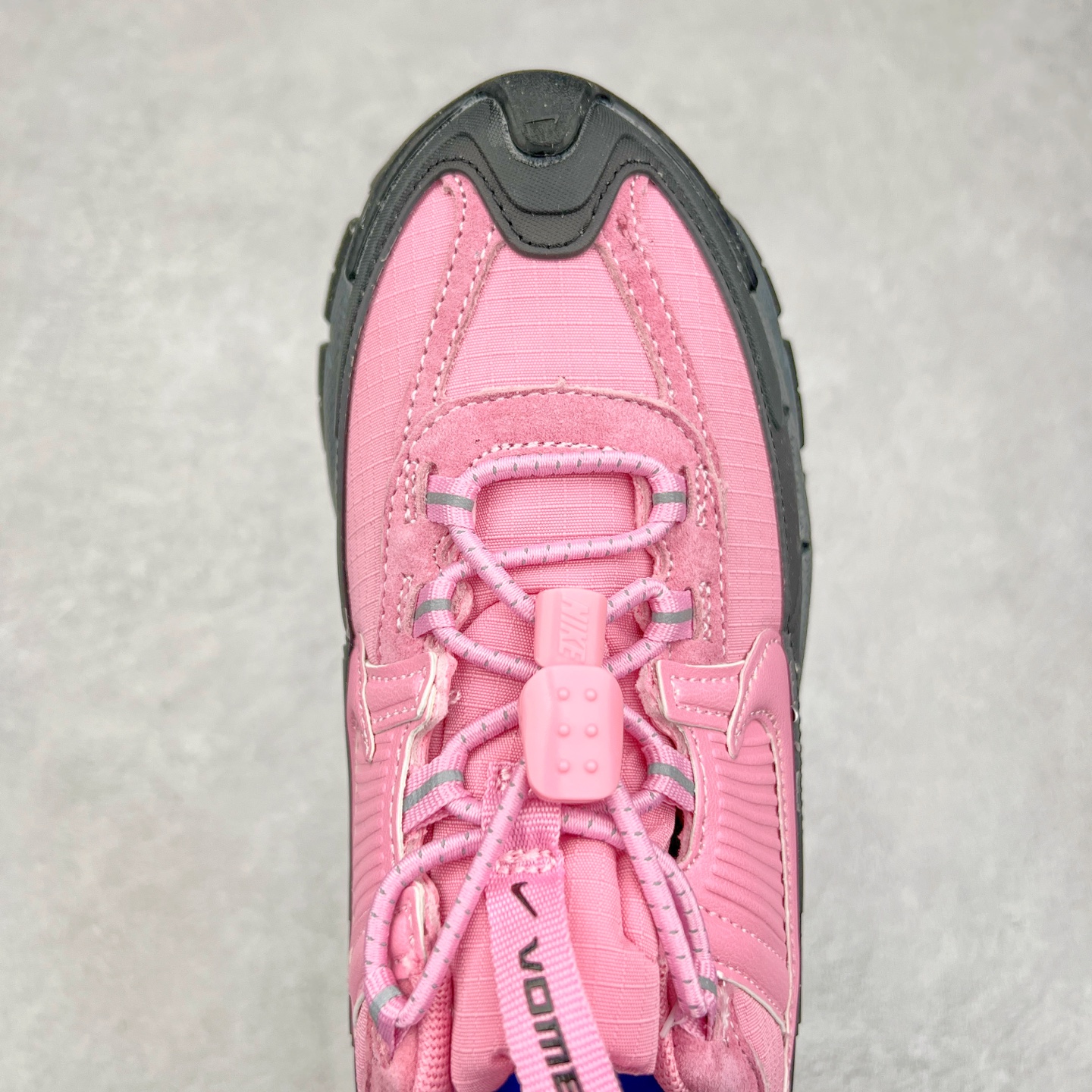 图片[4]-NK Zoom Vomero 5 Roam 佛莫罗5代徒步版系列经典复古增高厚底休闲运动慢跑鞋 HQ2181-300 Vomero Roam「漫游鞋」舒适性典范 工学拒水鞋面+ Air Zoom缓震配置无惧雨水 不受天气左右 助你灵活迈步 再加上厚实衬里和橡胶挡泥片 有效御寒不厚重 雨天照样利落出街 中性色调搭配简洁织物 打造百搭属性低调出街or高调亮相 都看你的男女同款不同色 轻松get多元风格 尺码：36 36.5 37.5 38 38.5 39 40 40.5 41 42 42.5 43 44 44.5 45-选品中心