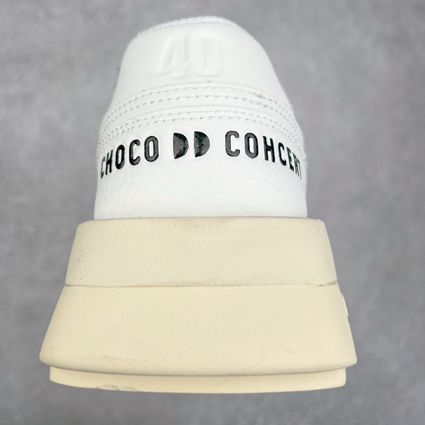 图片[8]-CHOCO CONCERT 牛皮圆方不对称球鞋低帮 时尚板鞋 男女同款 品牌延续“对常识的再思考”概念，全新释出活力多彩“APAIR OFCOURT SERIES”圆方球鞋系列，解读东方文化中身体与服饰的微妙联系，以解构、重塑、置换等方式突破平庸日常桎梏，玩趣诠释左右脚不对称风格的新方式，强势加入经典“COURT”风格的多彩活力与运动基因，以此为创造力媒介，探索运动时装的多重呈现。CHOCO CONCERT是一个立足于当前文化的时尚鞋履品牌，一直致力为人们解决多种场景通搭与时尚兼具的生活需求，在风格上追求个性化实用主义。我们希望将品牌对过去、现在和未来的关于生活及美学的思考，融入进鞋履设计中，始终坚持选用高品质材料和制作工艺，为人们提供卓越的穿着体验。尺码：35 36 37 38 39 40 41 42 43 44 45-选品中心