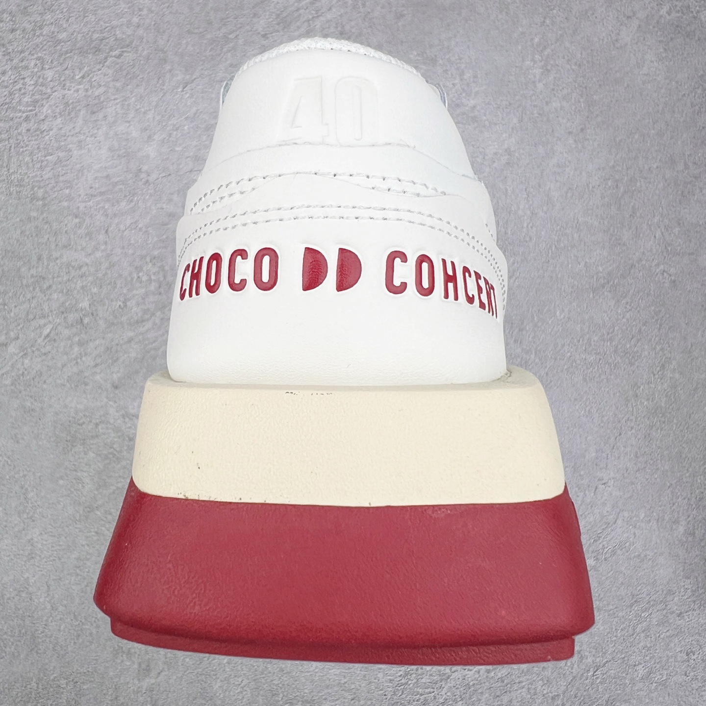 图片[8]-CHOCO CONCERT 牛皮圆方不对称球鞋低帮 时尚板鞋 男女同款 品牌延续“对常识的再思考”概念，全新释出活力多彩“APAIR OFCOURT SERIES”圆方球鞋系列，解读东方文化中身体与服饰的微妙联系，以解构、重塑、置换等方式突破平庸日常桎梏，玩趣诠释左右脚不对称风格的新方式，强势加入经典“COURT”风格的多彩活力与运动基因，以此为创造力媒介，探索运动时装的多重呈现。CHOCO CONCERT是一个立足于当前文化的时尚鞋履品牌，一直致力为人们解决多种场景通搭与时尚兼具的生活需求，在风格上追求个性化实用主义。我们希望将品牌对过去、现在和未来的关于生活及美学的思考，融入进鞋履设计中，始终坚持选用高品质材料和制作工艺，为人们提供卓越的穿着体验。尺码：35 36 37 38 39 40 41 42 43 44 45-选品中心