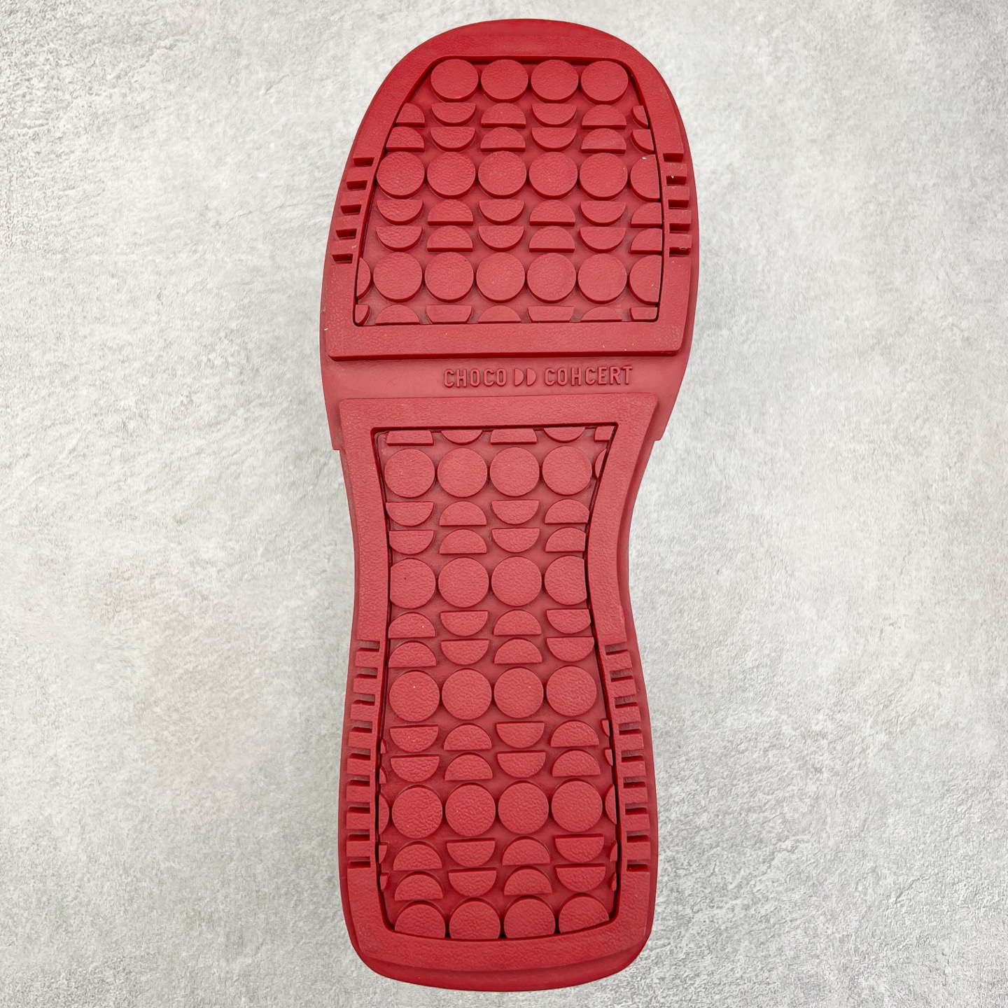 图片[9]-CHOCO CONCERT 牛皮圆方不对称球鞋低帮 时尚板鞋 男女同款 品牌延续“对常识的再思考”概念，全新释出活力多彩“APAIR OFCOURT SERIES”圆方球鞋系列，解读东方文化中身体与服饰的微妙联系，以解构、重塑、置换等方式突破平庸日常桎梏，玩趣诠释左右脚不对称风格的新方式，强势加入经典“COURT”风格的多彩活力与运动基因，以此为创造力媒介，探索运动时装的多重呈现。CHOCO CONCERT是一个立足于当前文化的时尚鞋履品牌，一直致力为人们解决多种场景通搭与时尚兼具的生活需求，在风格上追求个性化实用主义。我们希望将品牌对过去、现在和未来的关于生活及美学的思考，融入进鞋履设计中，始终坚持选用高品质材料和制作工艺，为人们提供卓越的穿着体验。尺码：35 36 37 38 39 40 41 42 43 44 45-选品中心