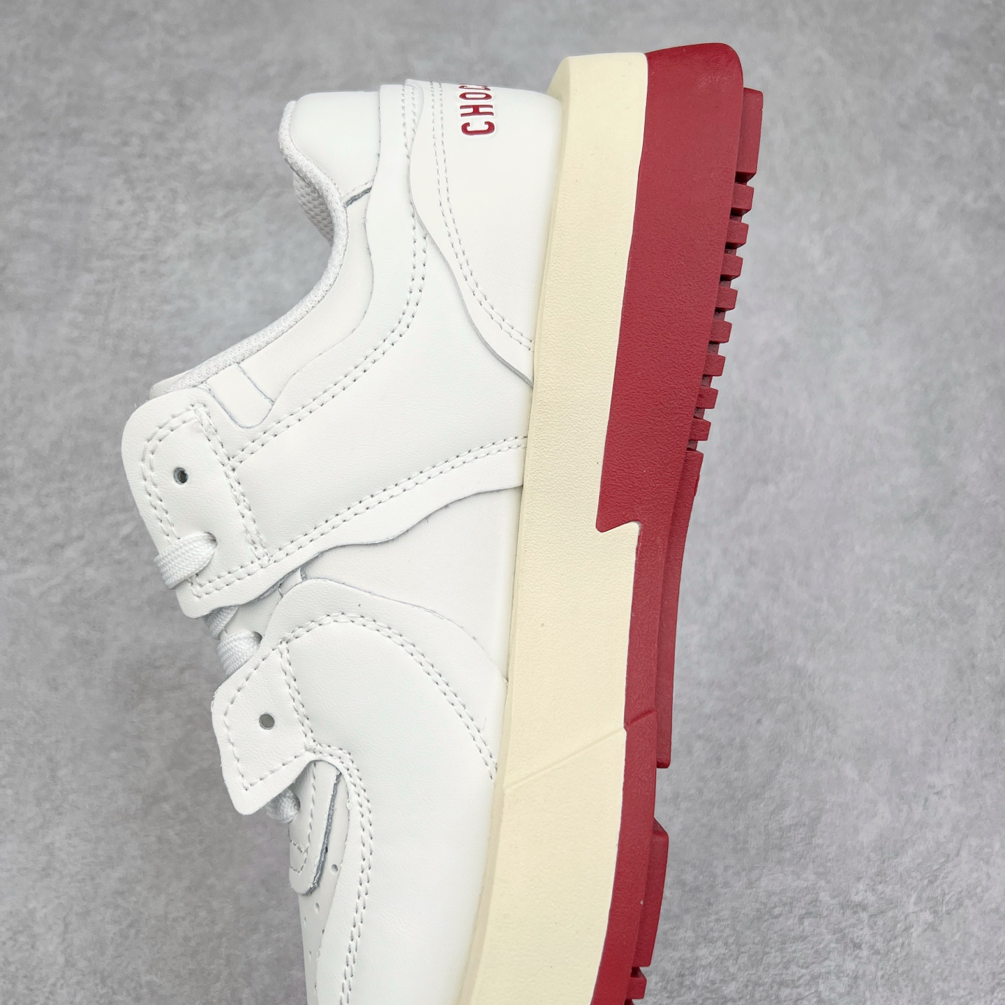 图片[7]-CHOCO CONCERT 牛皮圆方不对称球鞋低帮 时尚板鞋 男女同款 品牌延续“对常识的再思考”概念，全新释出活力多彩“APAIR OFCOURT SERIES”圆方球鞋系列，解读东方文化中身体与服饰的微妙联系，以解构、重塑、置换等方式突破平庸日常桎梏，玩趣诠释左右脚不对称风格的新方式，强势加入经典“COURT”风格的多彩活力与运动基因，以此为创造力媒介，探索运动时装的多重呈现。CHOCO CONCERT是一个立足于当前文化的时尚鞋履品牌，一直致力为人们解决多种场景通搭与时尚兼具的生活需求，在风格上追求个性化实用主义。我们希望将品牌对过去、现在和未来的关于生活及美学的思考，融入进鞋履设计中，始终坚持选用高品质材料和制作工艺，为人们提供卓越的穿着体验。尺码：35 36 37 38 39 40 41 42 43 44 45-选品中心