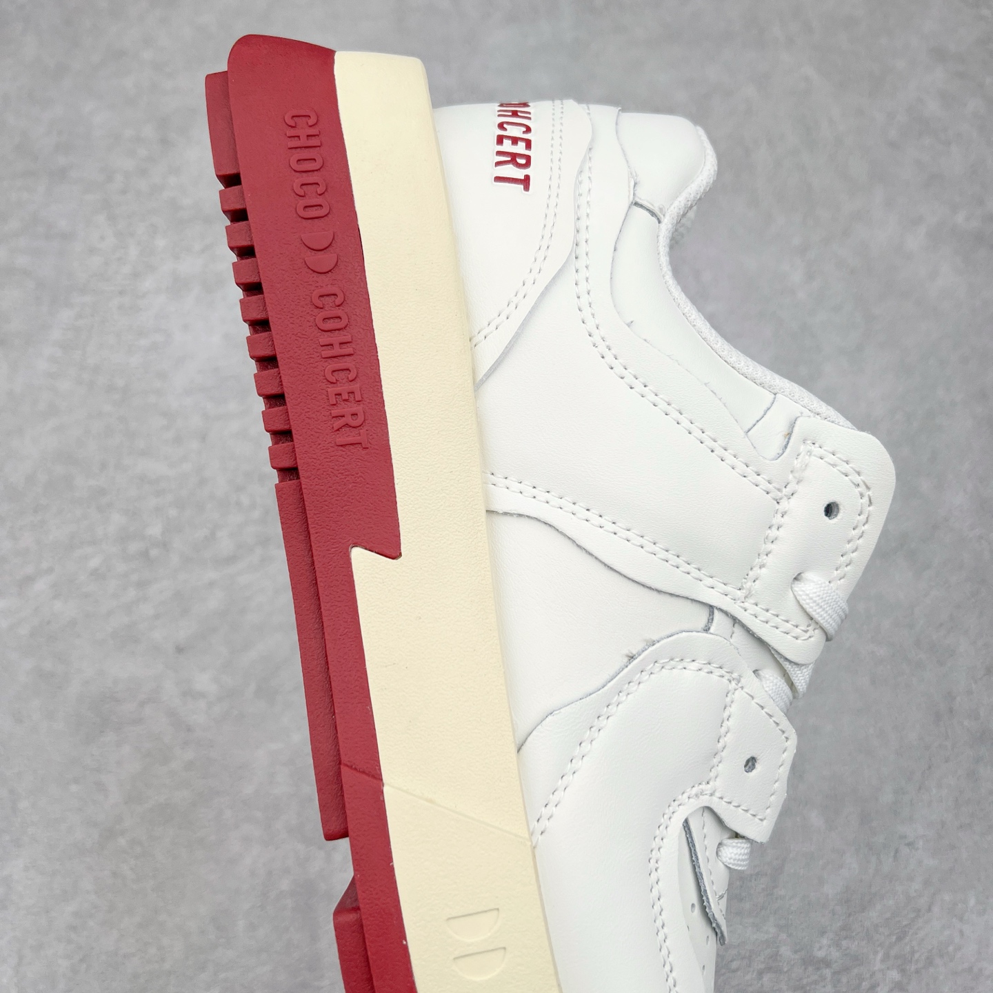 图片[6]-CHOCO CONCERT 牛皮圆方不对称球鞋低帮 时尚板鞋 男女同款 品牌延续“对常识的再思考”概念，全新释出活力多彩“APAIR OFCOURT SERIES”圆方球鞋系列，解读东方文化中身体与服饰的微妙联系，以解构、重塑、置换等方式突破平庸日常桎梏，玩趣诠释左右脚不对称风格的新方式，强势加入经典“COURT”风格的多彩活力与运动基因，以此为创造力媒介，探索运动时装的多重呈现。CHOCO CONCERT是一个立足于当前文化的时尚鞋履品牌，一直致力为人们解决多种场景通搭与时尚兼具的生活需求，在风格上追求个性化实用主义。我们希望将品牌对过去、现在和未来的关于生活及美学的思考，融入进鞋履设计中，始终坚持选用高品质材料和制作工艺，为人们提供卓越的穿着体验。尺码：35 36 37 38 39 40 41 42 43 44 45-选品中心