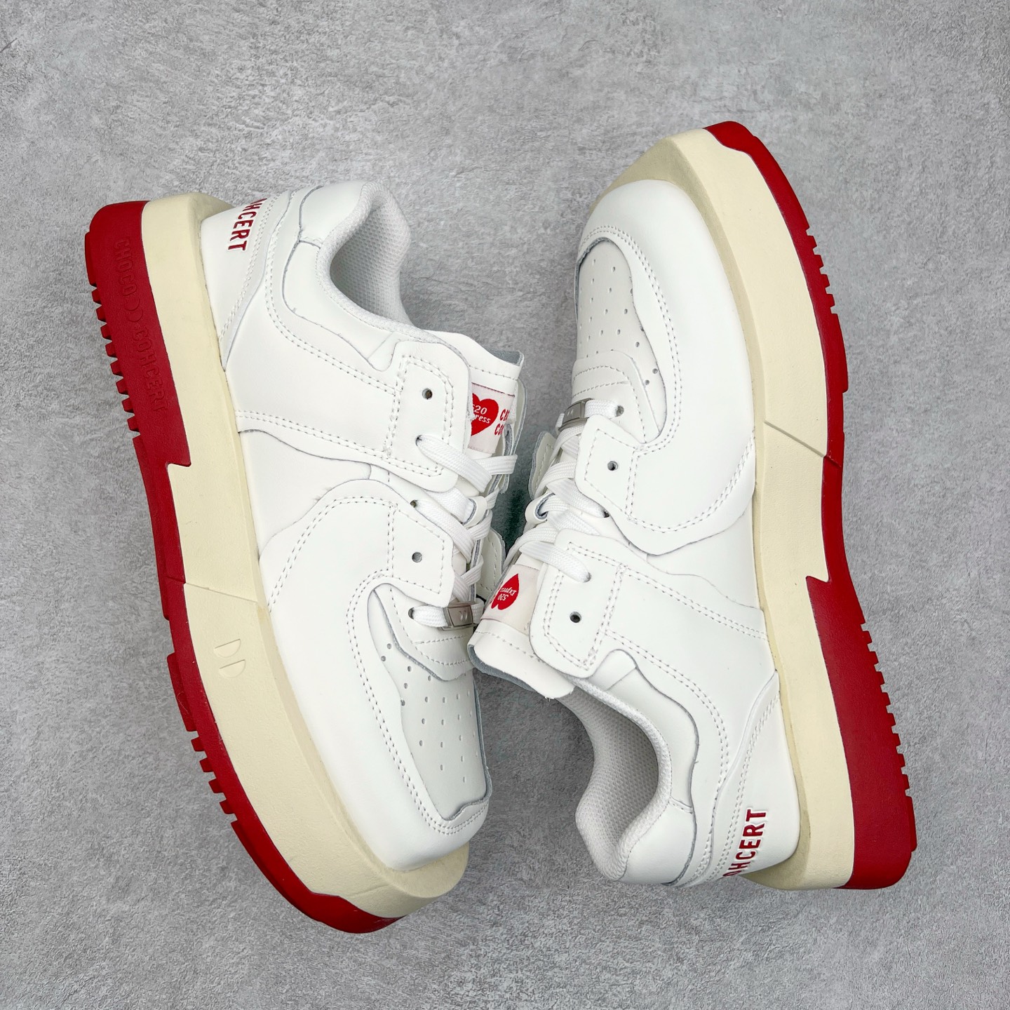 图片[3]-CHOCO CONCERT 牛皮圆方不对称球鞋低帮 时尚板鞋 男女同款 品牌延续“对常识的再思考”概念，全新释出活力多彩“APAIR OFCOURT SERIES”圆方球鞋系列，解读东方文化中身体与服饰的微妙联系，以解构、重塑、置换等方式突破平庸日常桎梏，玩趣诠释左右脚不对称风格的新方式，强势加入经典“COURT”风格的多彩活力与运动基因，以此为创造力媒介，探索运动时装的多重呈现。CHOCO CONCERT是一个立足于当前文化的时尚鞋履品牌，一直致力为人们解决多种场景通搭与时尚兼具的生活需求，在风格上追求个性化实用主义。我们希望将品牌对过去、现在和未来的关于生活及美学的思考，融入进鞋履设计中，始终坚持选用高品质材料和制作工艺，为人们提供卓越的穿着体验。尺码：35 36 37 38 39 40 41 42 43 44 45-选品中心