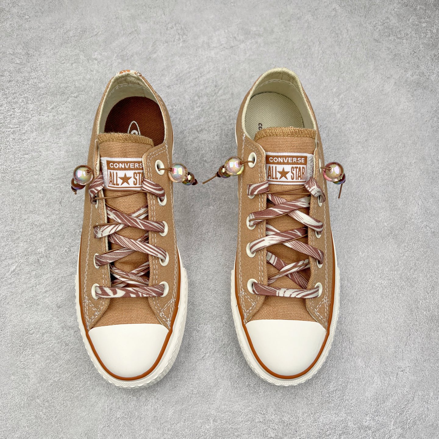 图片[2]-Converse All Star 咖啡系列 匡威官方 咖啡豆奶茶色焦糖玛奇朵增高厚底松榚底休闲帆布鞋 欧阳娜娜同款 匡威厚底奶茶色帆布鞋 春天氛围感拉满 加厚鞋底瞬间拉长腿型 OrthoLite鞋垫舒适到不想脱 奶咖棕温柔百搭 配牛仔裤复古休闲 搭裙装甜酷满分 日常出街秒变吸睛C位 货号：A11619C 尺码：35 36 36.5 37 37.5 38 39 39.5 40-选品中心