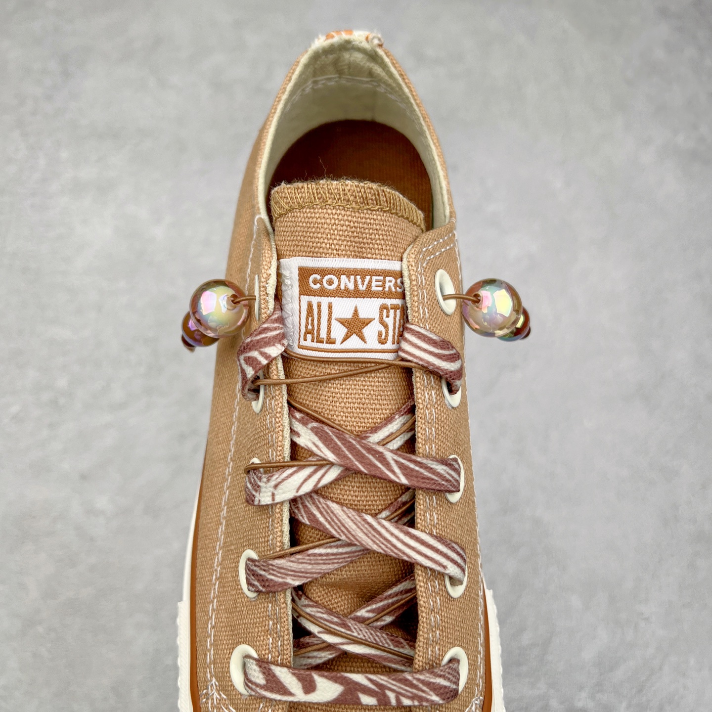 图片[5]-Converse All Star 咖啡系列 匡威官方 咖啡豆奶茶色焦糖玛奇朵增高厚底松榚底休闲帆布鞋 欧阳娜娜同款 匡威厚底奶茶色帆布鞋 春天氛围感拉满 加厚鞋底瞬间拉长腿型 OrthoLite鞋垫舒适到不想脱 奶咖棕温柔百搭 配牛仔裤复古休闲 搭裙装甜酷满分 日常出街秒变吸睛C位 货号：A11619C 尺码：35 36 36.5 37 37.5 38 39 39.5 40-选品中心