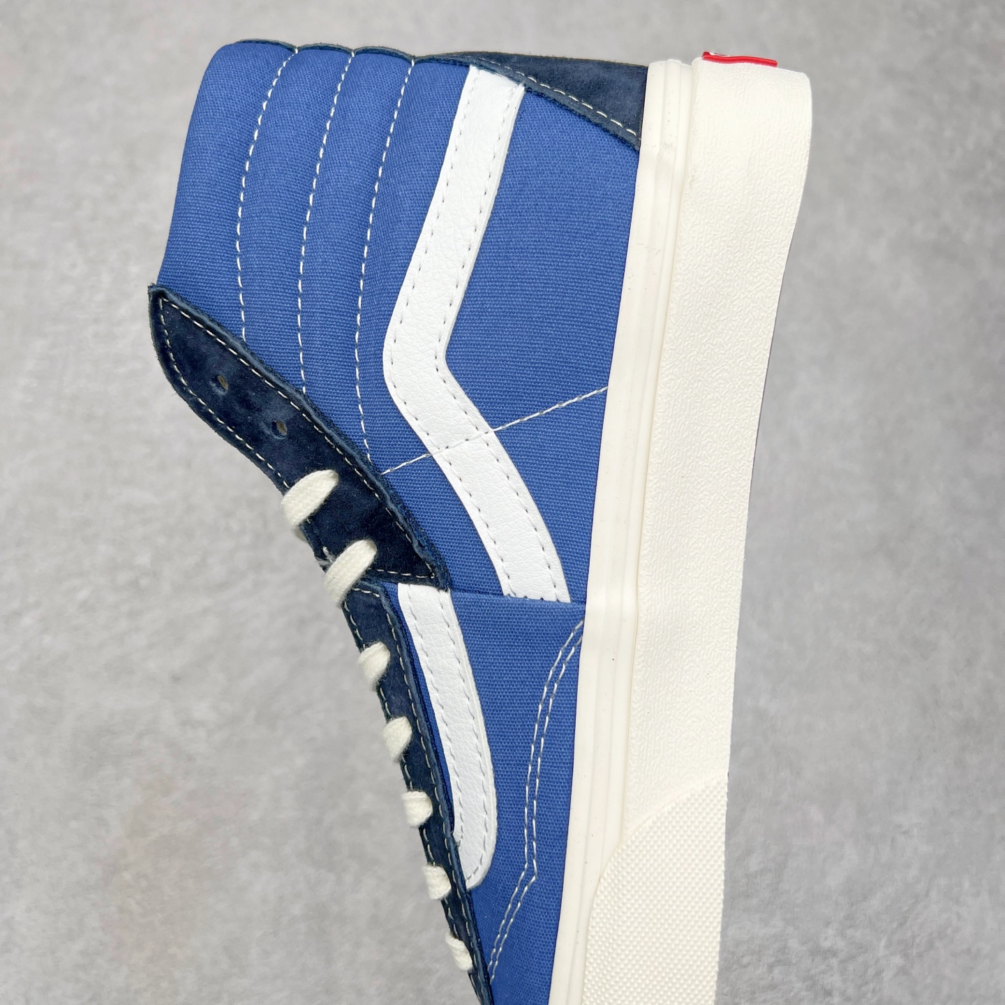 图片[7]-Vans Clash The Wall 经典解构高帮 致敬街头文化，挑战传统规则 此次全新系列融合Authentic、Old Skool、Sk8-Hi、Mid Skool 四款鞋型，以中心基点分成四等分，再通过工艺将其重新组装，凸显解构风。 货号：VN000CNKBA2 黑白 货号：VN000CNKSN0 海军蓝 尺码：35 36 36.5 37 38 38.5 39 40 40.5 41 42 42.5 43 44-选品中心