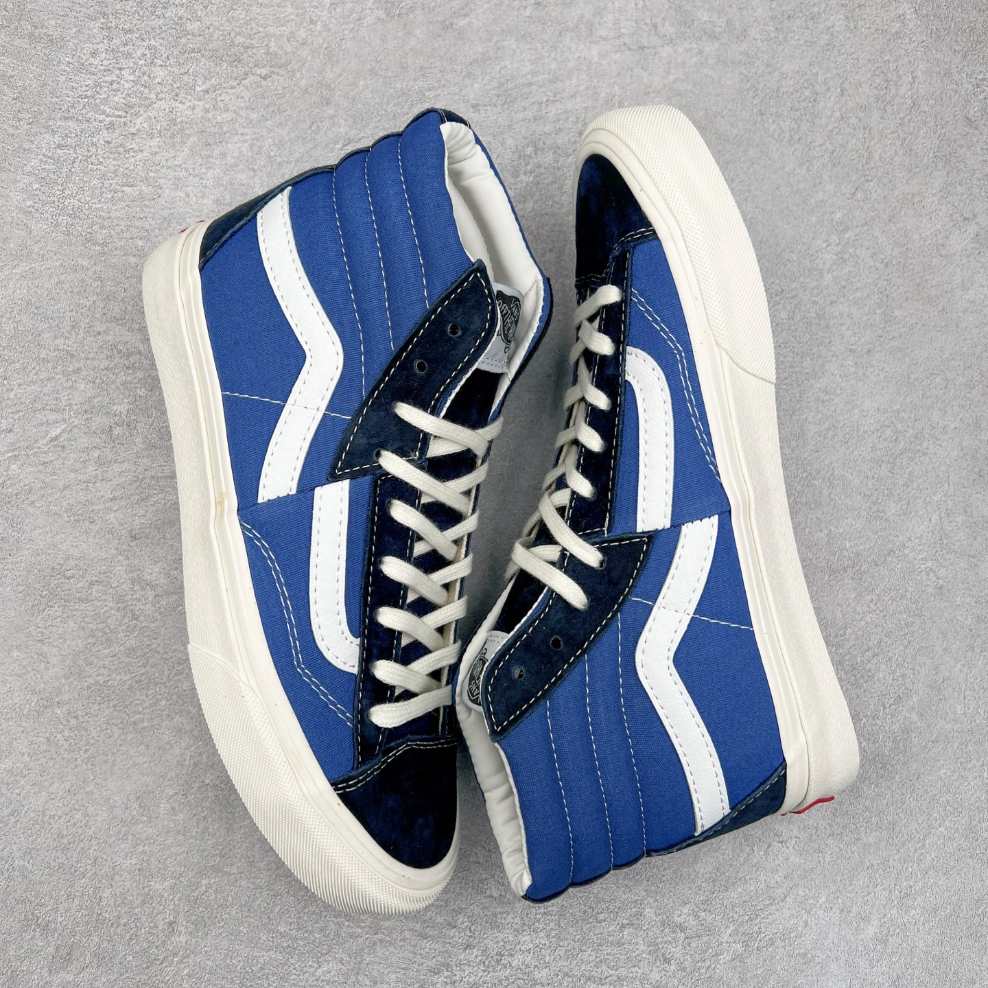 图片[3]-Vans Clash The Wall 经典解构高帮 致敬街头文化，挑战传统规则 此次全新系列融合Authentic、Old Skool、Sk8-Hi、Mid Skool 四款鞋型，以中心基点分成四等分，再通过工艺将其重新组装，凸显解构风。 货号：VN000CNKBA2 黑白 货号：VN000CNKSN0 海军蓝 尺码：35 36 36.5 37 38 38.5 39 40 40.5 41 42 42.5 43 44-选品中心