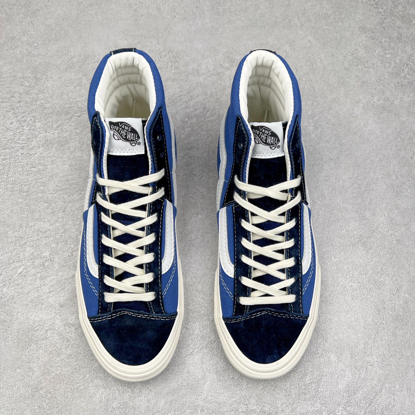 图片[2]-Vans Clash The Wall 经典解构高帮 致敬街头文化，挑战传统规则 此次全新系列融合Authentic、Old Skool、Sk8-Hi、Mid Skool 四款鞋型，以中心基点分成四等分，再通过工艺将其重新组装，凸显解构风。 货号：VN000CNKBA2 黑白 货号：VN000CNKSN0 海军蓝 尺码：35 36 36.5 37 38 38.5 39 40 40.5 41 42 42.5 43 44-选品中心