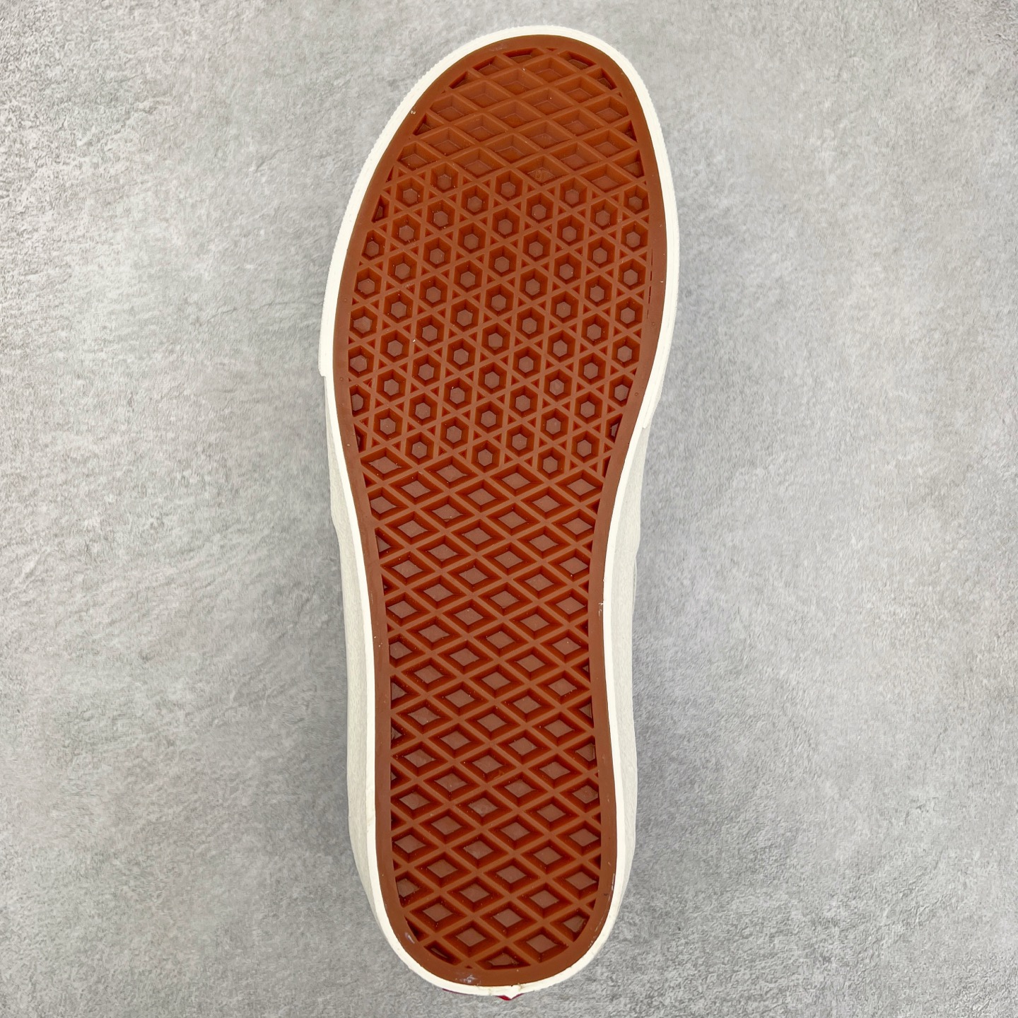 图片[9]-Vans Clash The Wall 经典解构高帮 致敬街头文化，挑战传统规则 此次全新系列融合Authentic、Old Skool、Sk8-Hi、Mid Skool 四款鞋型，以中心基点分成四等分，再通过工艺将其重新组装，凸显解构风。 货号：VN000CNKBA2 黑白 货号：VN000CNKSN0 海军蓝 尺码：35 36 36.5 37 38 38.5 39 40 40.5 41 42 42.5 43 44-选品中心