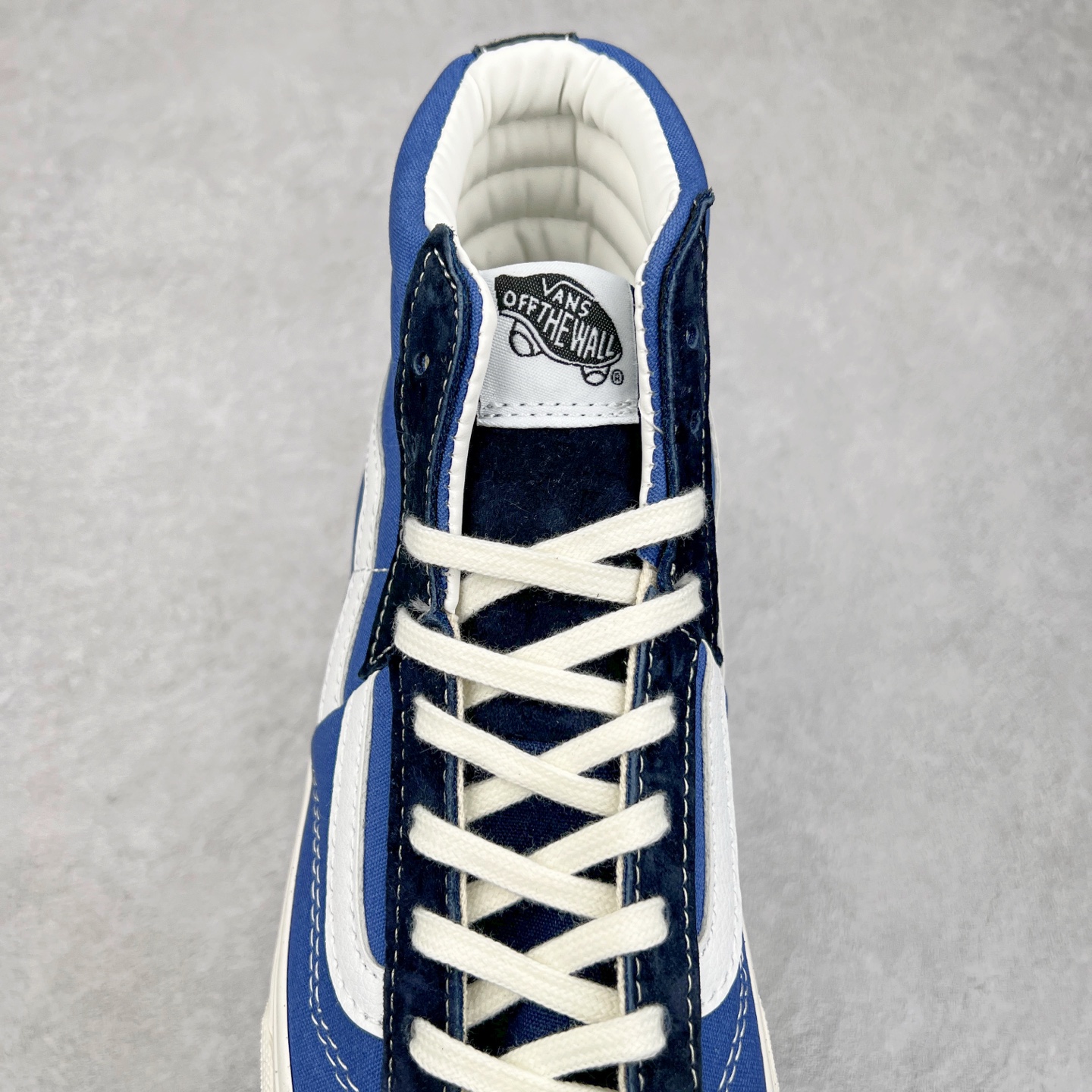 图片[5]-Vans Clash The Wall 经典解构高帮 致敬街头文化，挑战传统规则 此次全新系列融合Authentic、Old Skool、Sk8-Hi、Mid Skool 四款鞋型，以中心基点分成四等分，再通过工艺将其重新组装，凸显解构风。 货号：VN000CNKBA2 黑白 货号：VN000CNKSN0 海军蓝 尺码：35 36 36.5 37 38 38.5 39 40 40.5 41 42 42.5 43 44-选品中心