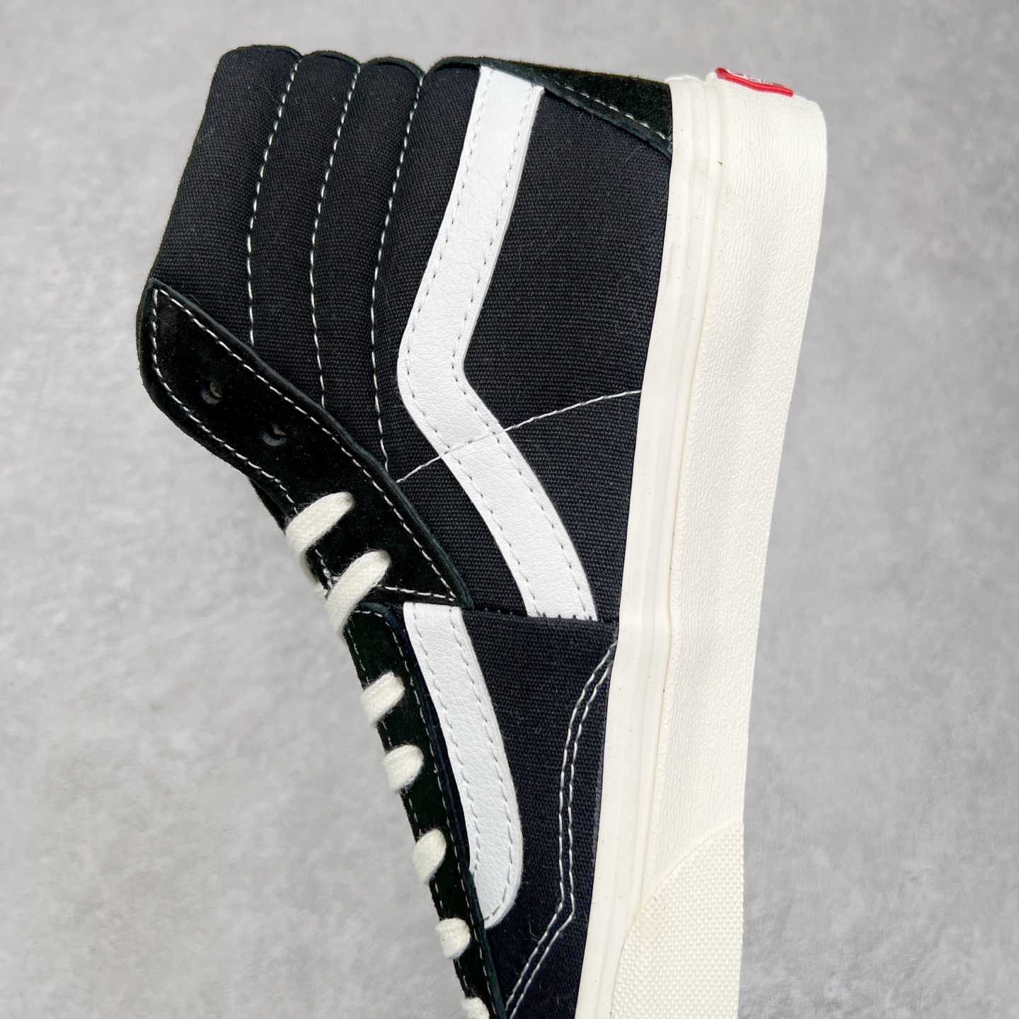 图片[7]-Vans Clash The Wall 经典解构高帮 致敬街头文化，挑战传统规则 此次全新系列融合Authentic、Old Skool、Sk8-Hi、Mid Skool 四款鞋型，以中心基点分成四等分，再通过工艺将其重新组装，凸显解构风。 货号：VN000CNKBA2 黑白 货号：VN000CNKSN0 海军蓝 尺码：35 36 36.5 37 38 38.5 39 40 40.5 41 42 42.5 43 44-选品中心